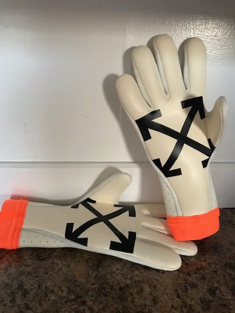 Off white goalkeeper outlet gloves