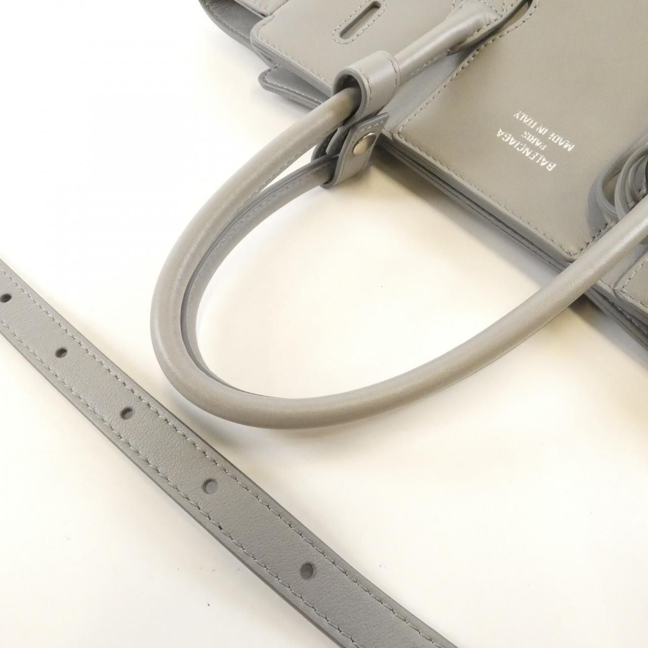 Balenciaga Balenciaga Balenciaga Hampton Mini Calf Bag Leather Crossbody Bag 8133622ABAW DUTY FREE for USA Size ONE SIZE - 6 Thumbnail