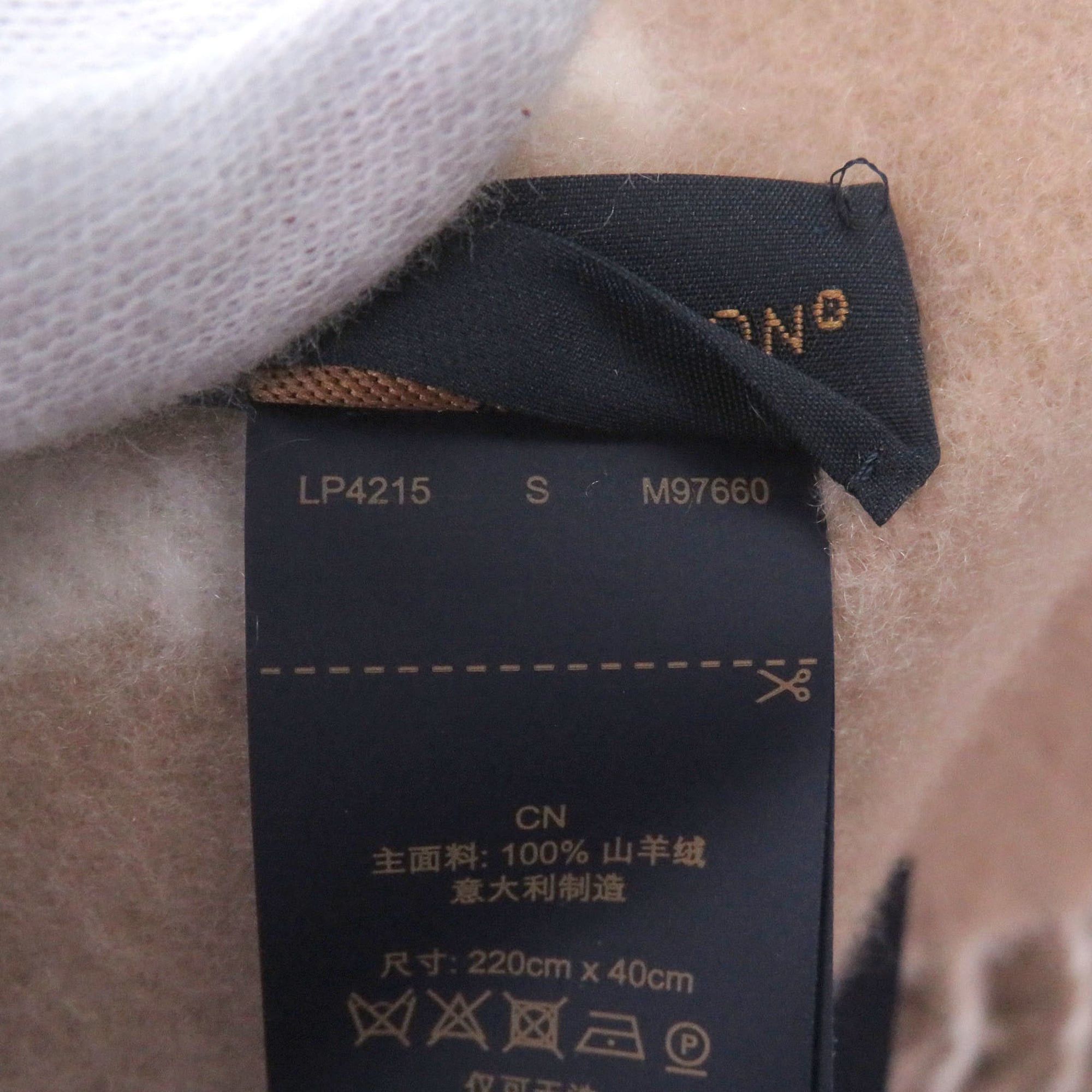 Louis Vuitton LOUIS VUITTON (Louis Vuitton) 2025 model M97660 Reykjavik Cloud Scarf, 100% Cashmere, Beige, Made in Italy, Authentic, Women's. Size ONE SIZE - 8 Thumbnail