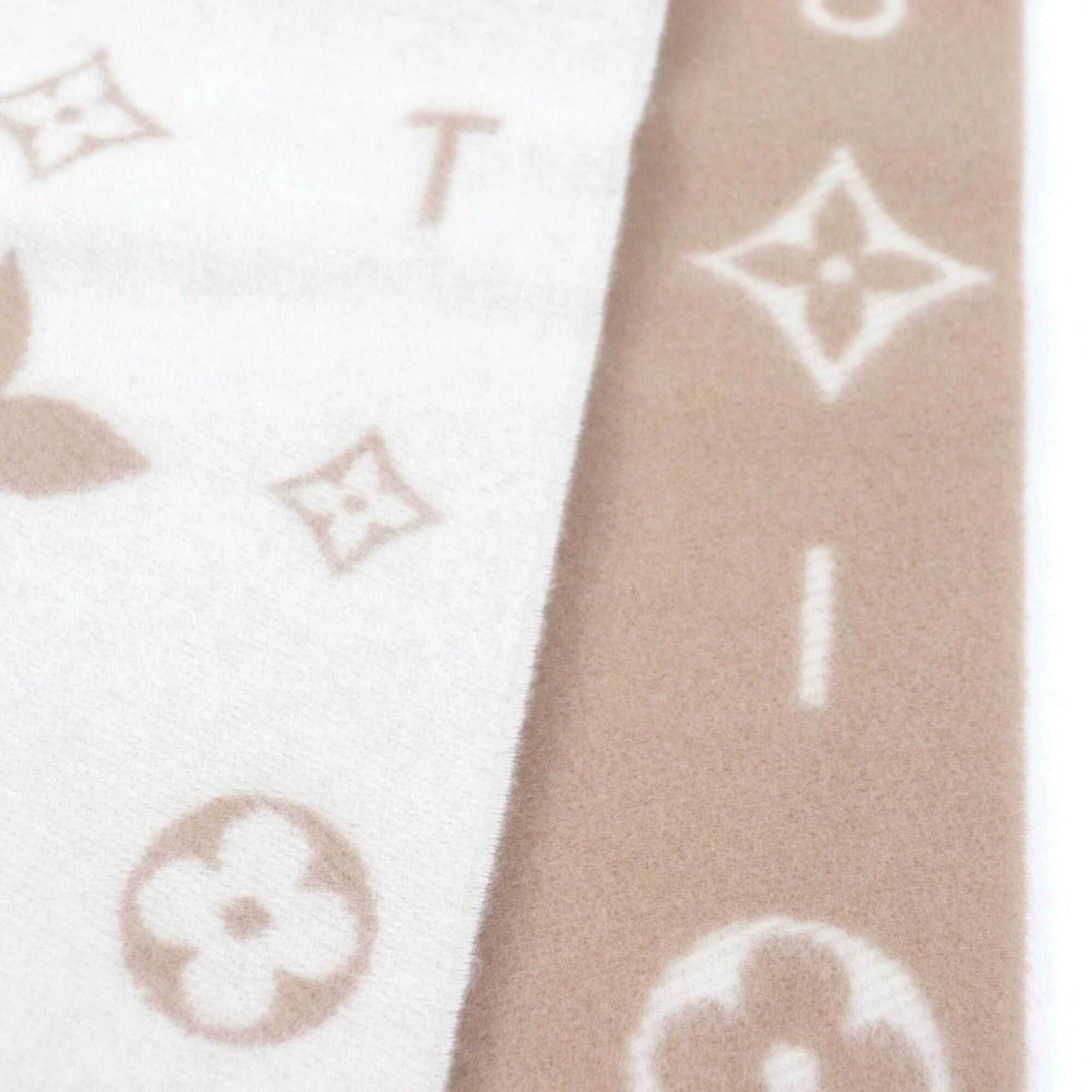 Louis Vuitton LOUIS VUITTON (Louis Vuitton) 2025 model M97660 Reykjavik Cloud Scarf, 100% Cashmere, Beige, Made in Italy, Authentic, Women's. Size ONE SIZE - 5 Thumbnail