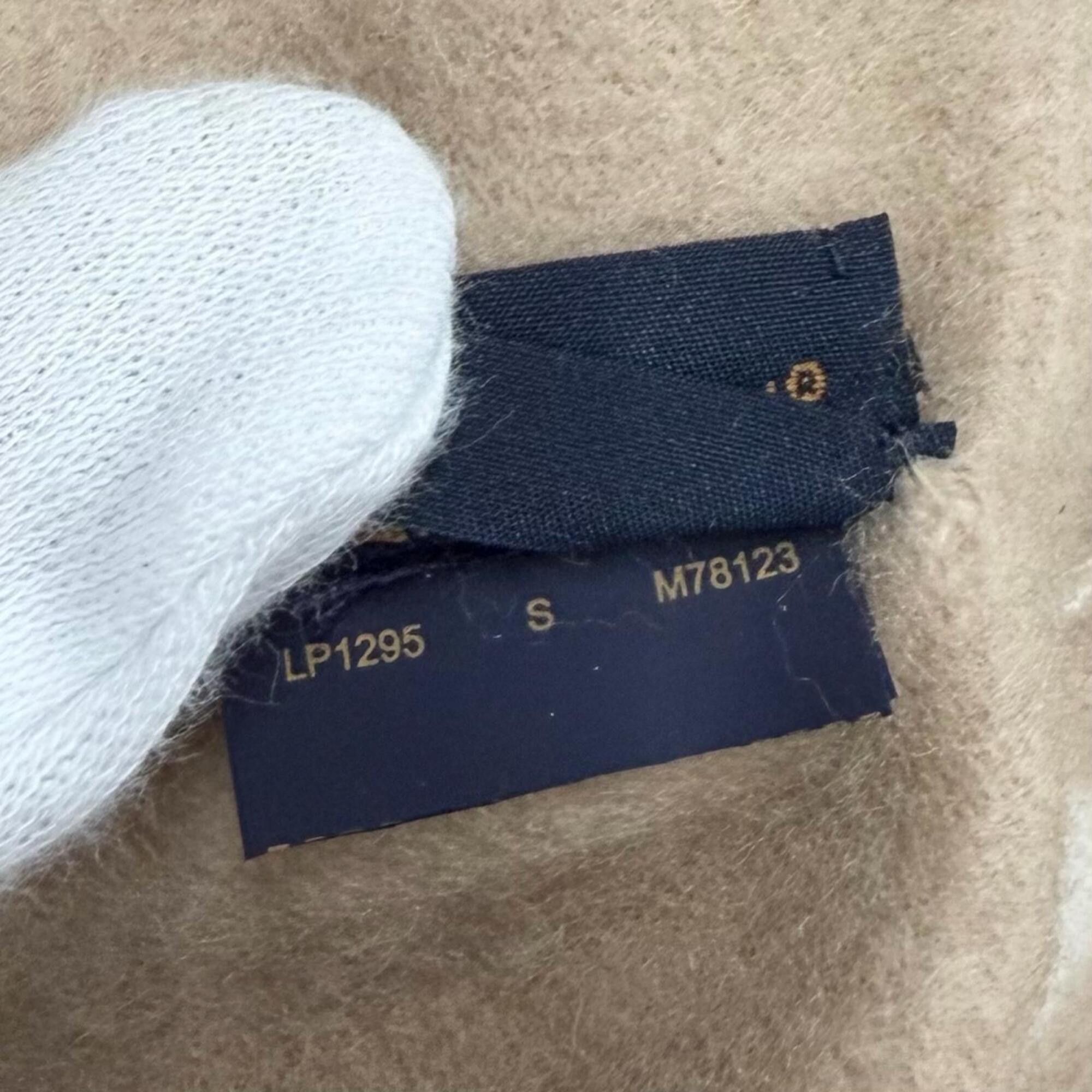 Louis Vuitton LOUIS VUITTON (Louis Vuitton) 2025 Model M78123 Reykjavik Scarf - 100% Cashmere, Beige, Current Model, Logo Design, Fringe, Large Size, Comes with Box, Made in Italy, Women's. Size ONE SIZE - 10 Thumbnail
