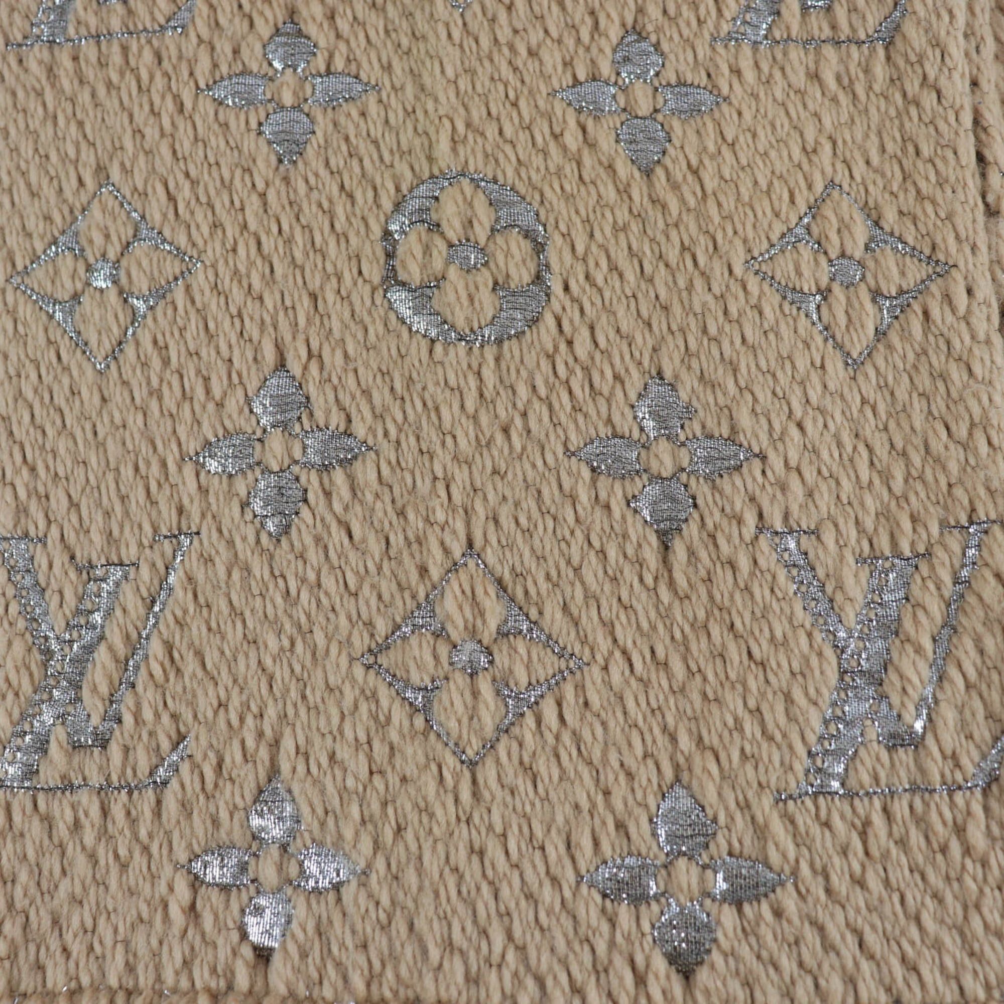 Louis Vuitton LOUIS VUITTON M75834 Echarpe Logomania Shine Wool Silk Fringe Scarf Beige Made in Italy Authentic Women's Size ONE SIZE - 4 Thumbnail