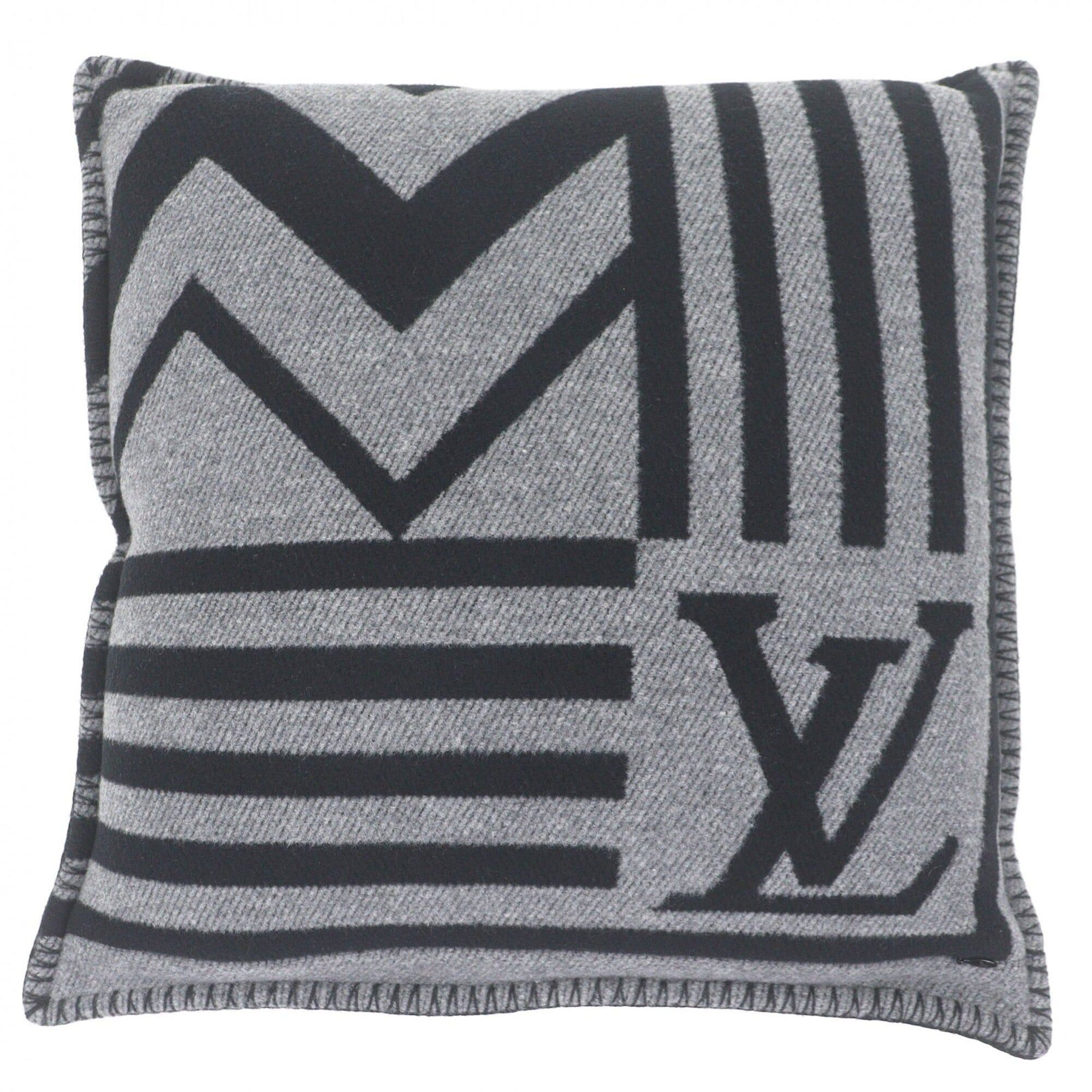 Louis Vuitton LOUIS VUITTON M79525 Cushion LV Summit Wool Cashmere Logo Anthracite Made in Italy Authentic Men's Bag (2023 model) Size ONE SIZE - 2 Thumbnail