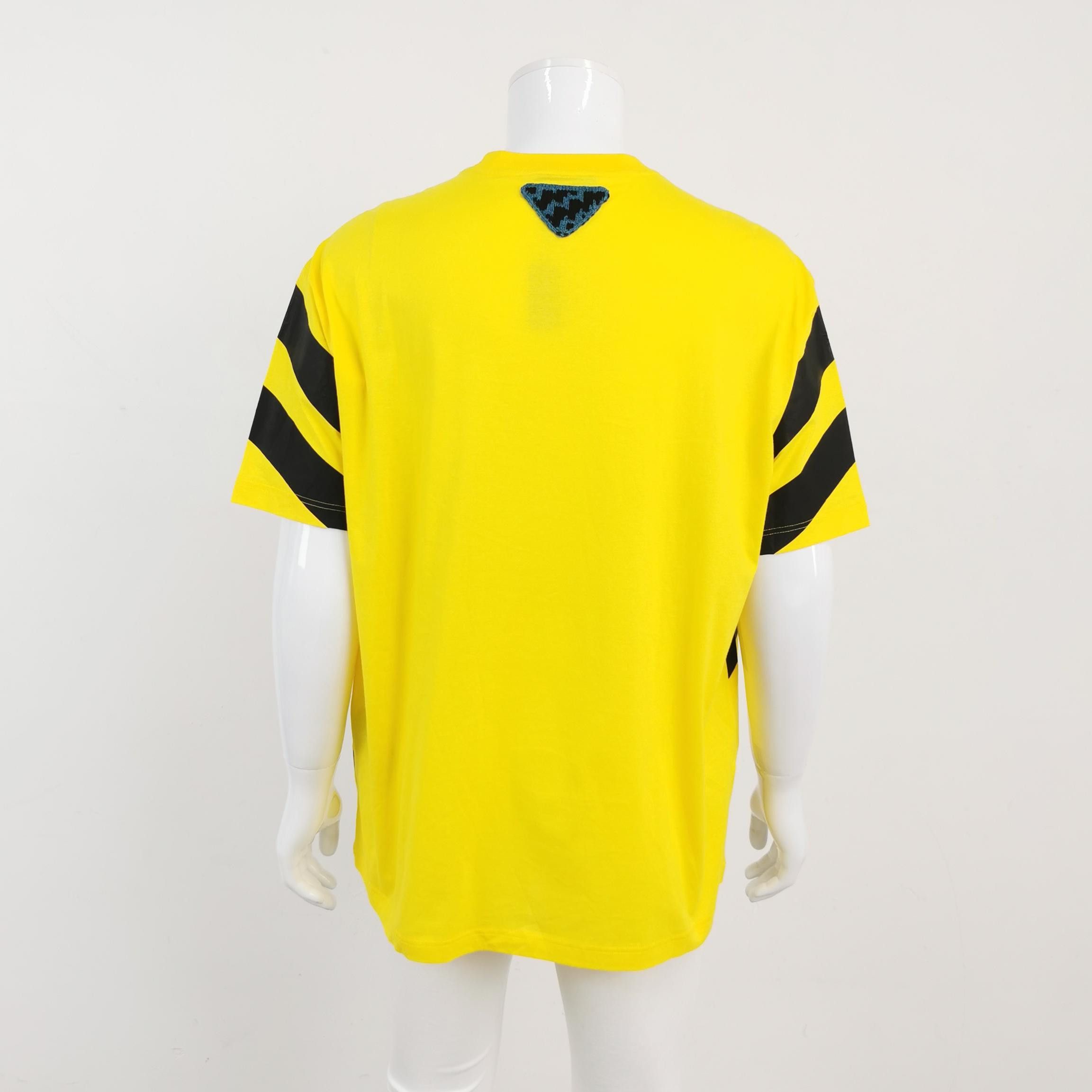 Prada Prada Geometric Print T-Shirt Size S Size US S / EU 44-46 / 1 - 2 Thumbnail