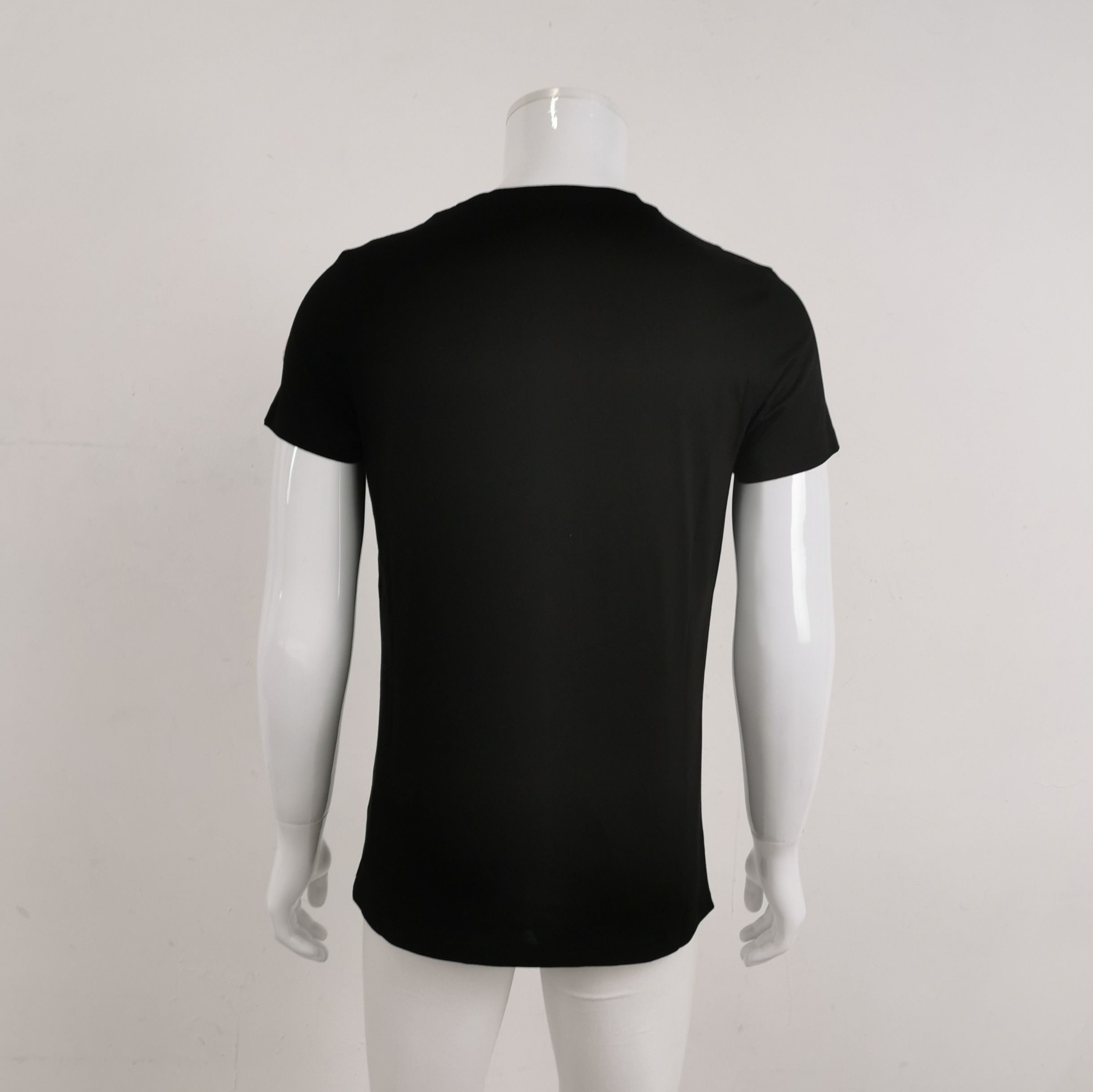 Moncler Moncler Logo Patch Short Sleeve T-Shirt Size L Size US L / EU 52-54 / 3 - 2 Thumbnail