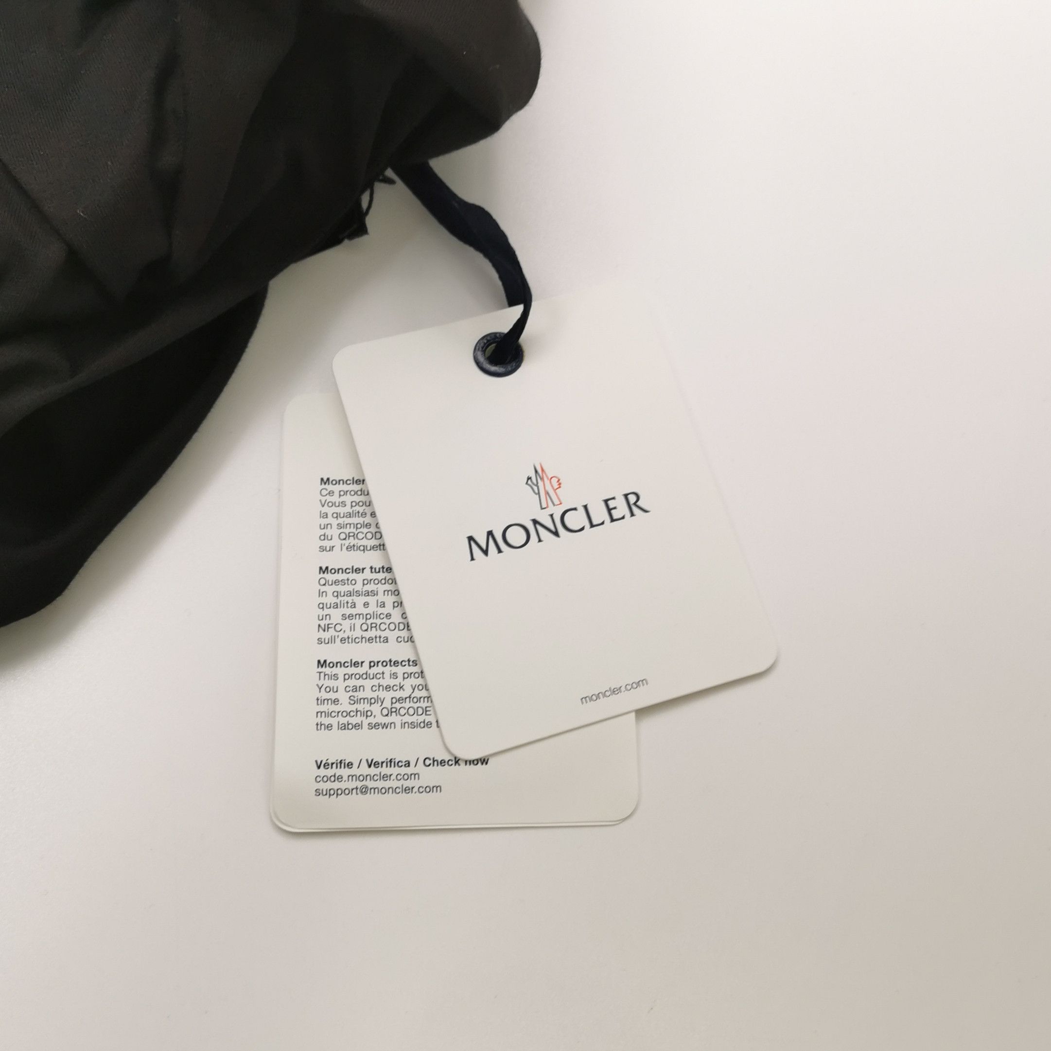 Moncler Moncler Logo Patch Short Sleeve T-Shirt Size L Size US L / EU 52-54 / 3 - 4 Thumbnail