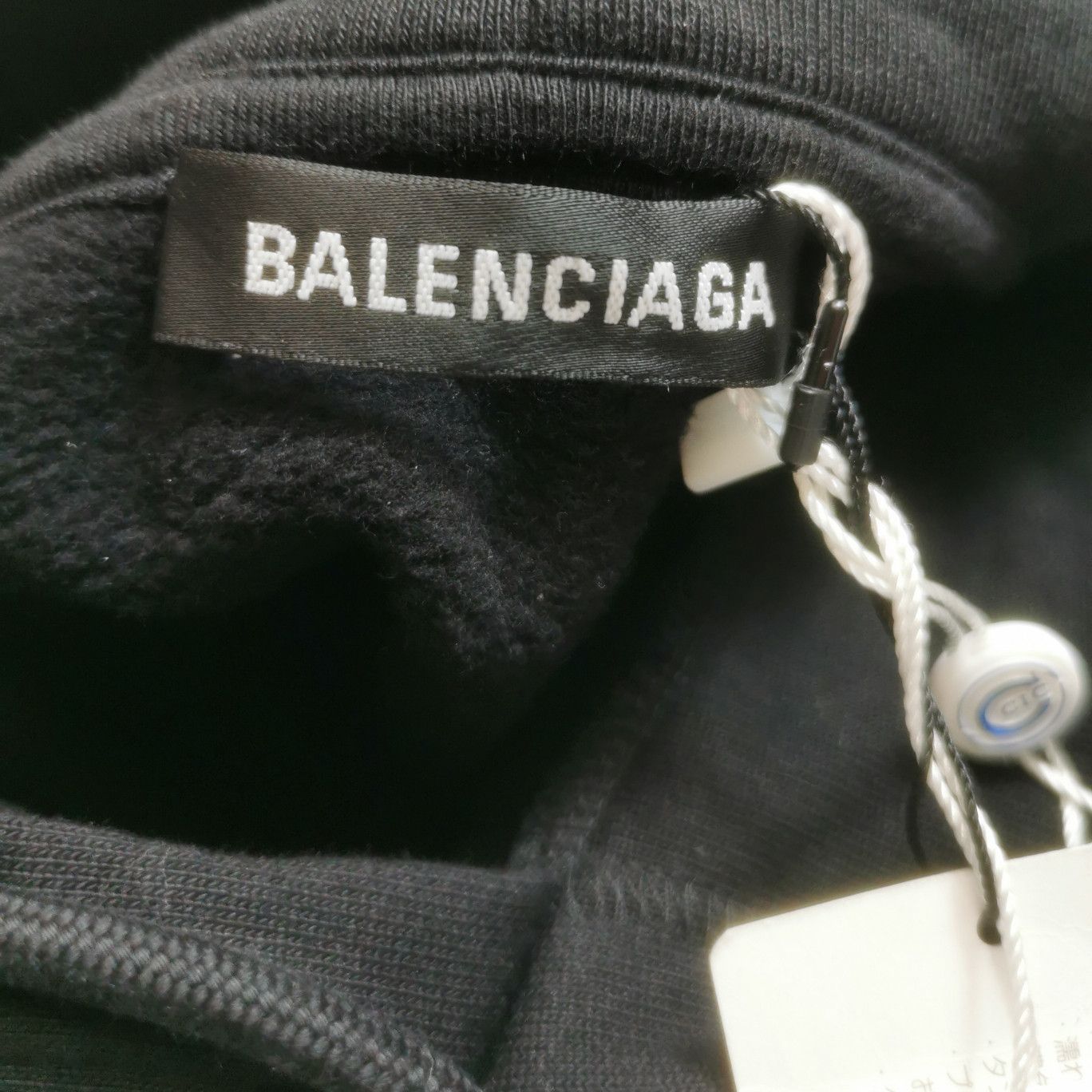 Balenciaga Balenciaga Crest Logo Hoodie Size S Size US S / EU 44-46 / 1 - 7 Thumbnail