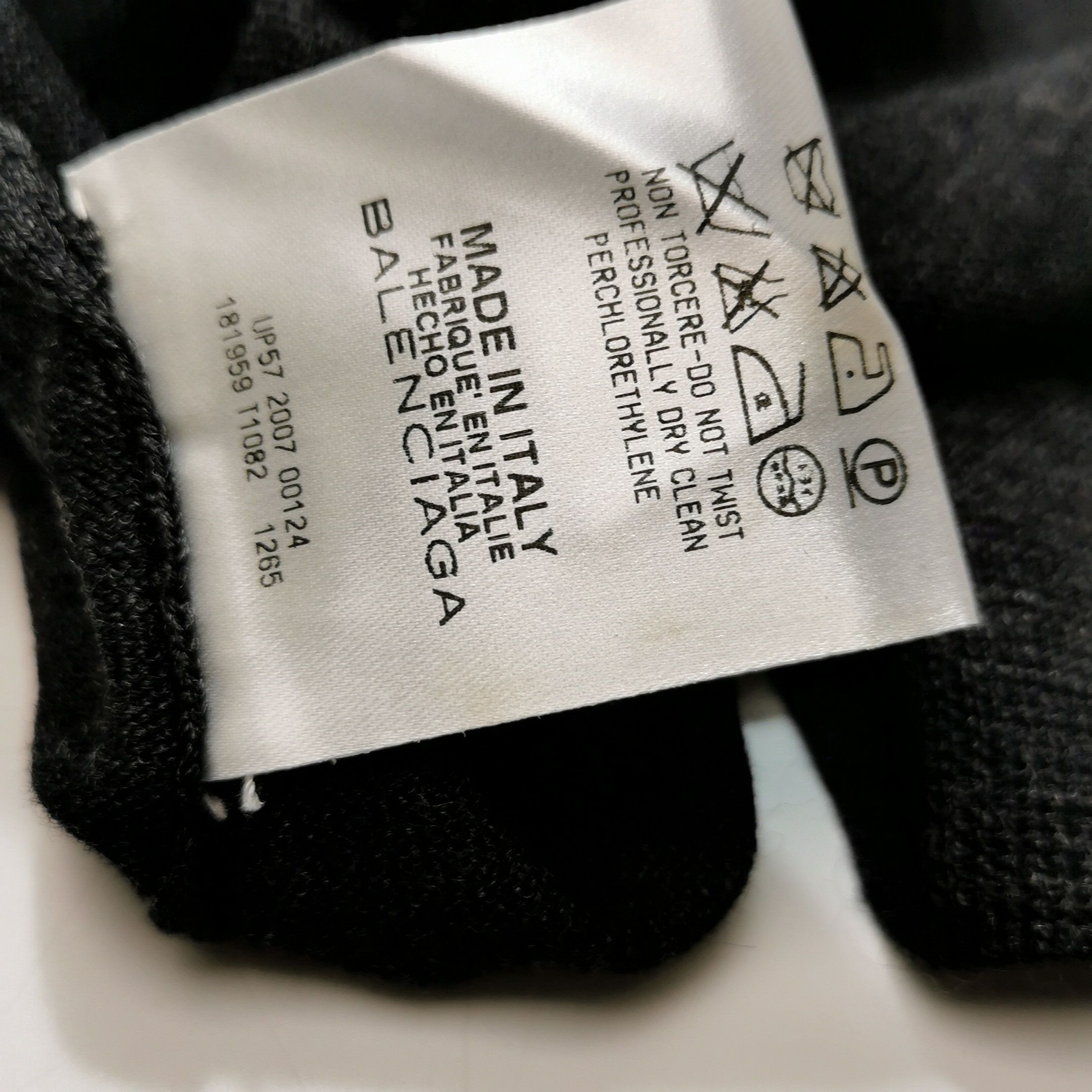 Balenciaga Balenciaga Wool Silk Cashmere V-Neck Cardigan S Size US S / EU 44-46 / 1 - 9 Thumbnail