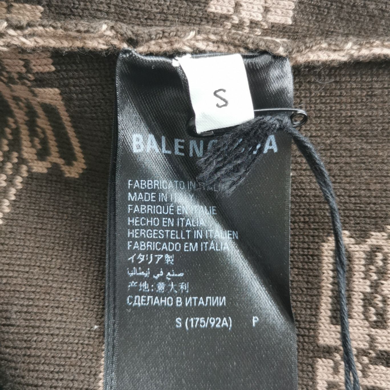 Balenciaga Balenciaga Logo Pattern Sweater Size S Size US S / EU 44-46 / 1 - 5 Thumbnail
