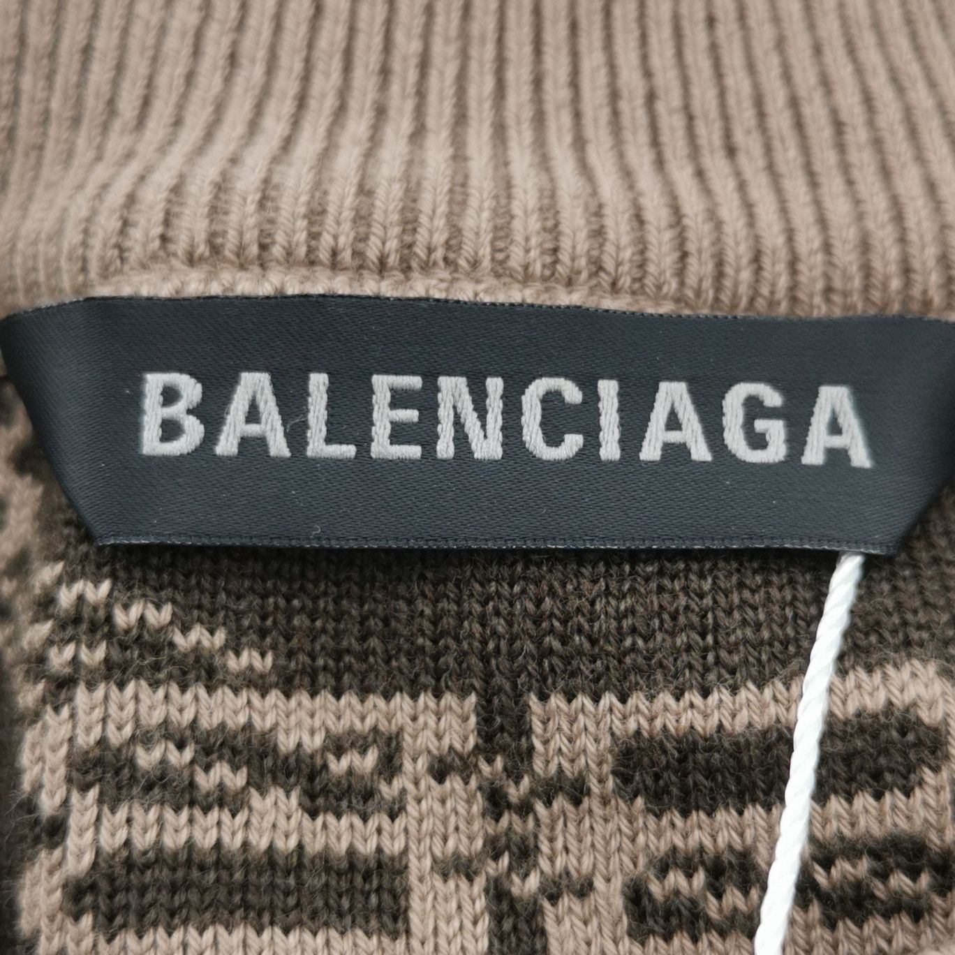 Balenciaga Balenciaga Logo Pattern Sweater Size S Size US S / EU 44-46 / 1 - 4 Thumbnail