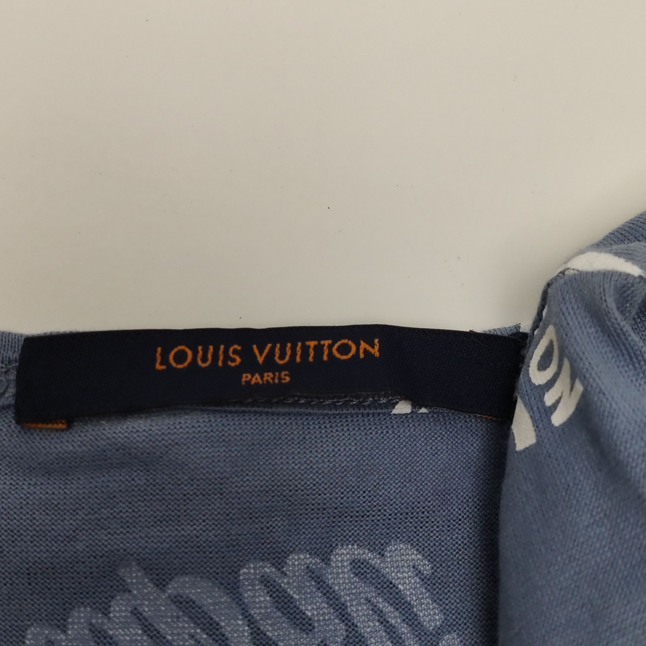 Louis Vuitton Louis Vuitton Printed Cities V-Neck T-Shirt L Size US L / EU 52-54 / 3 - 6 Thumbnail