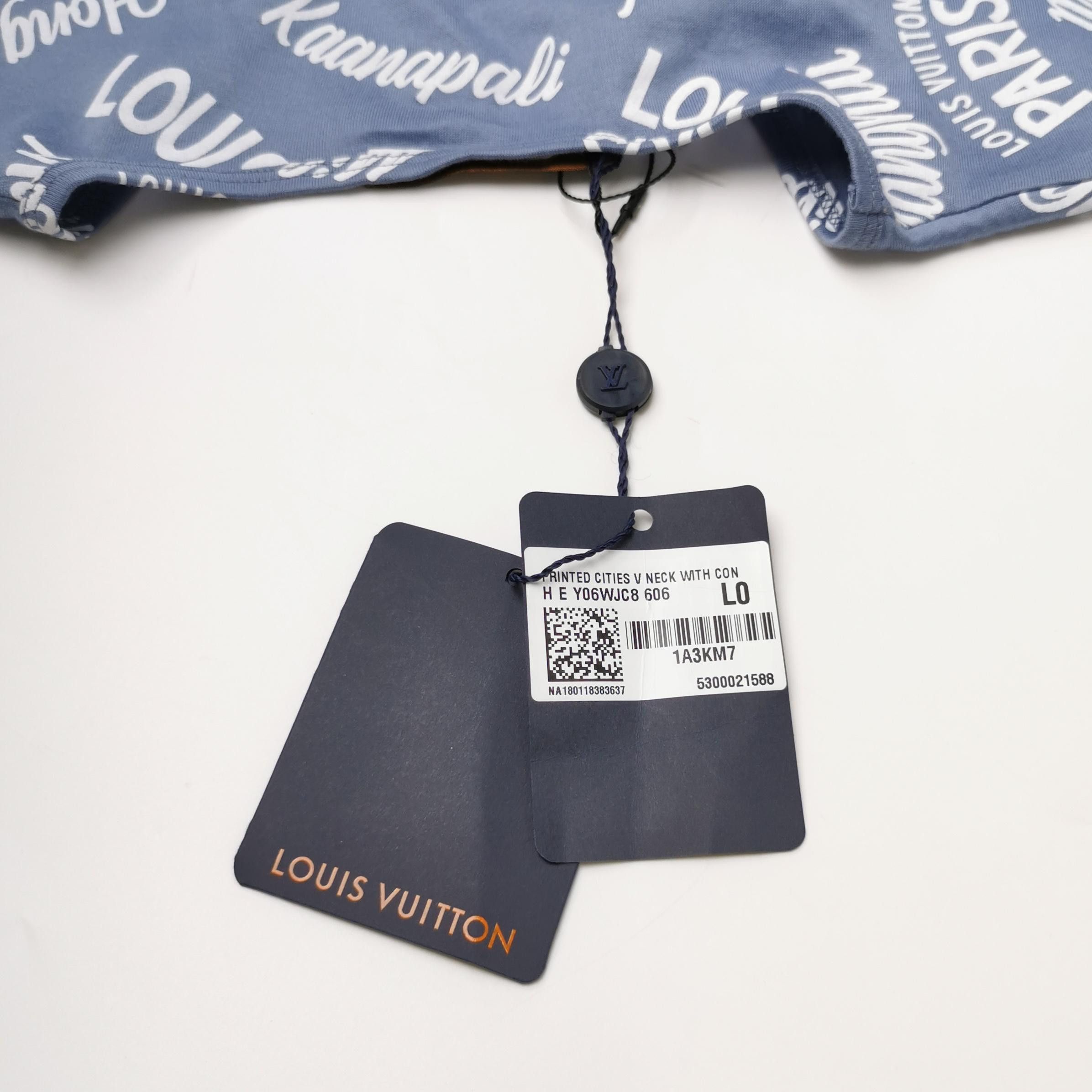 Louis Vuitton Louis Vuitton Printed Cities V-Neck T-Shirt L Size US L / EU 52-54 / 3 - 4 Thumbnail