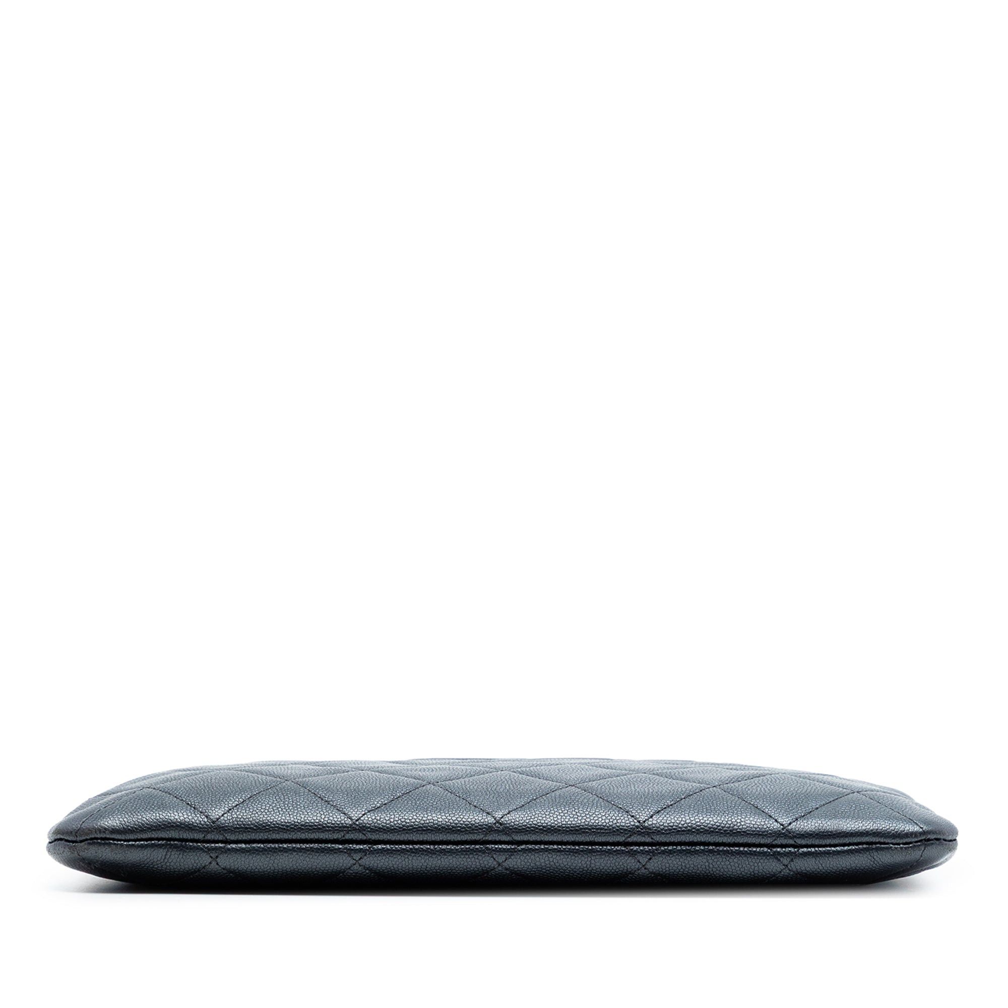 Chanel Medium CC Quilted Caviar O Case Clutch Size ONE SIZE - 3 Thumbnail