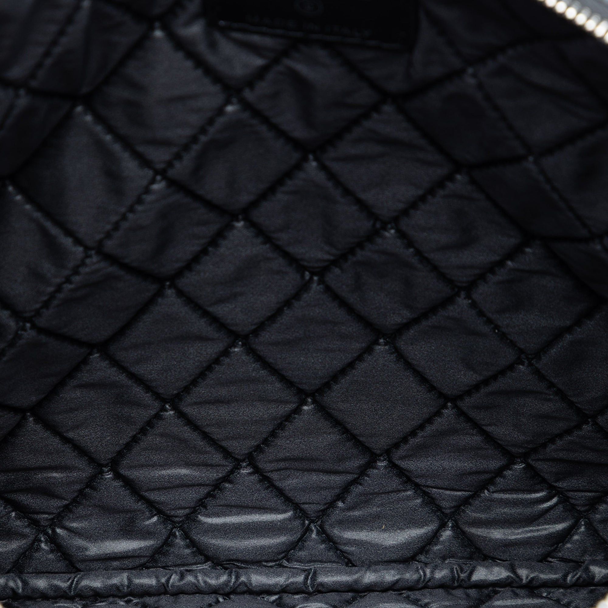 Chanel Medium CC Quilted Caviar O Case Clutch Size ONE SIZE - 4 Thumbnail