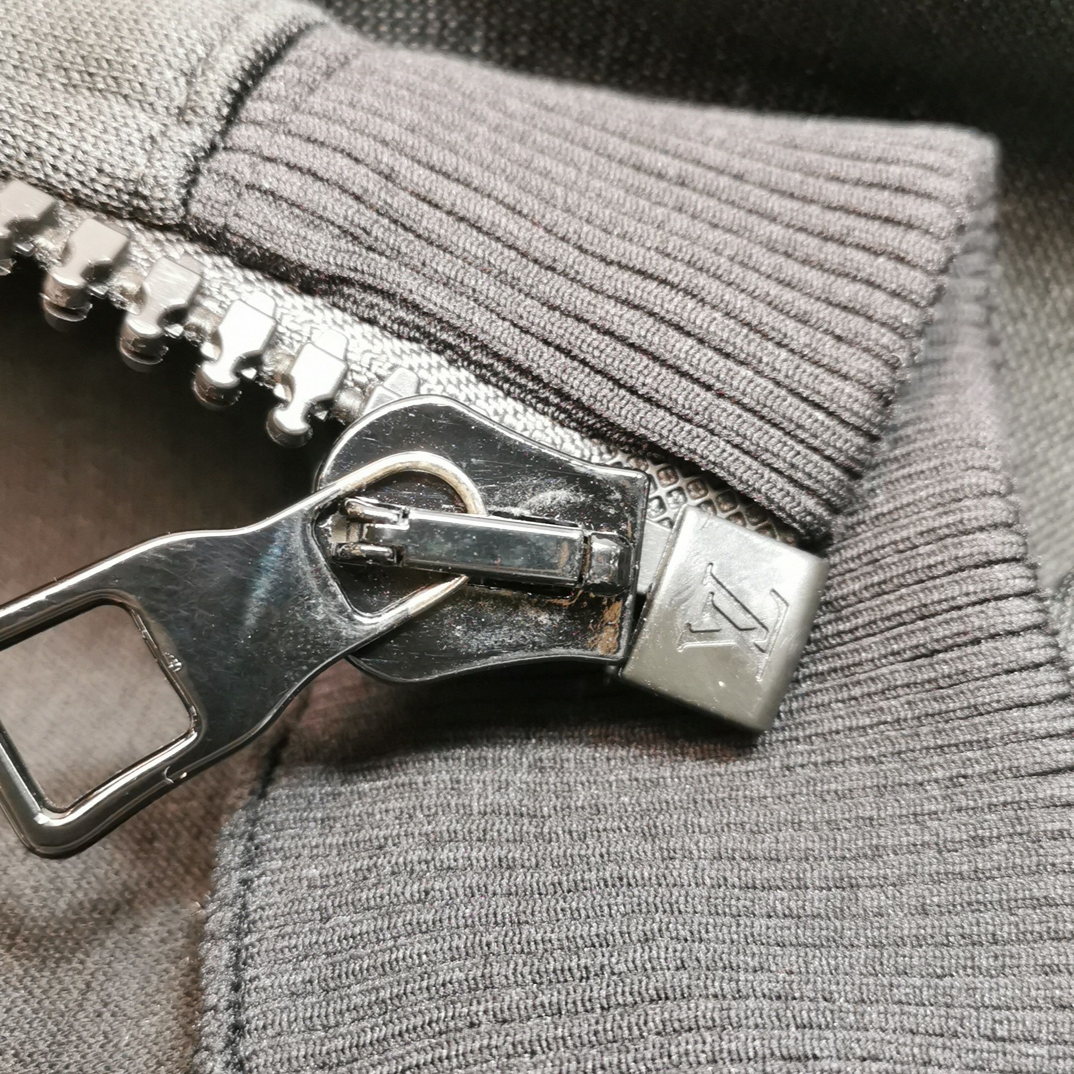 Louis Vuitton Louis Vuitton Patch Embroidered Zip Hoodie Size S Size US S / EU 44-46 / 1 - 8 Thumbnail