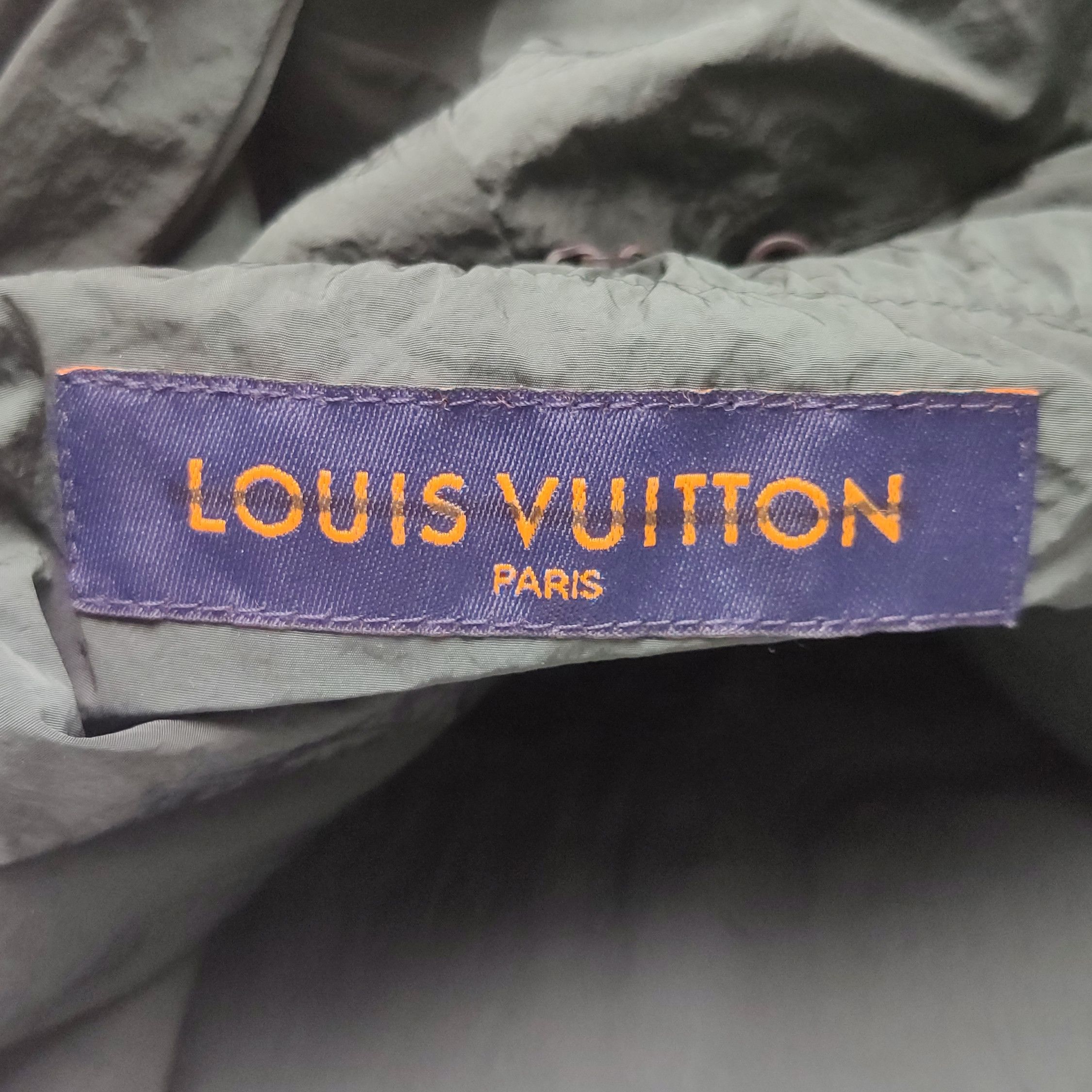 Louis Vuitton Louis Vuitton Logo Print Hooded Windbreaker Size 46 Size US S / EU 44-46 / 1 - 11 Thumbnail