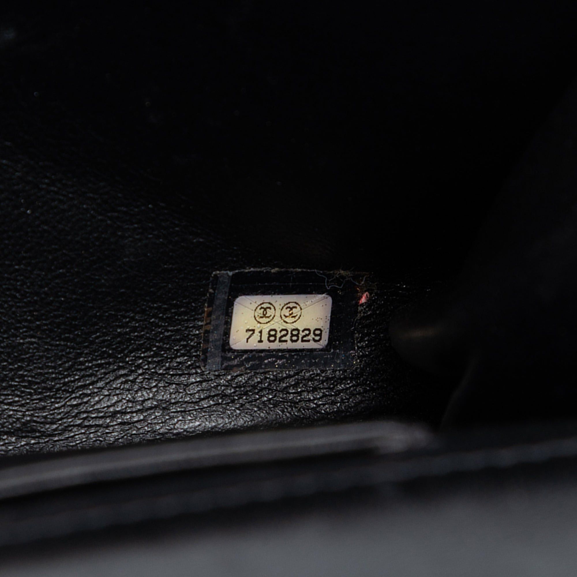 Chanel Chocolate Bar Patent Clutch Size ONE SIZE - 6 Thumbnail