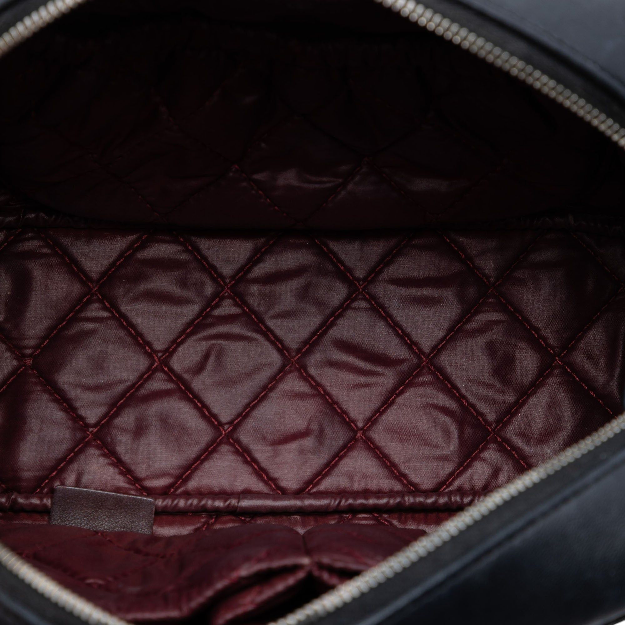 Chanel Medium Curvy Cosmetic Pouch Size ONE SIZE - 4 Thumbnail