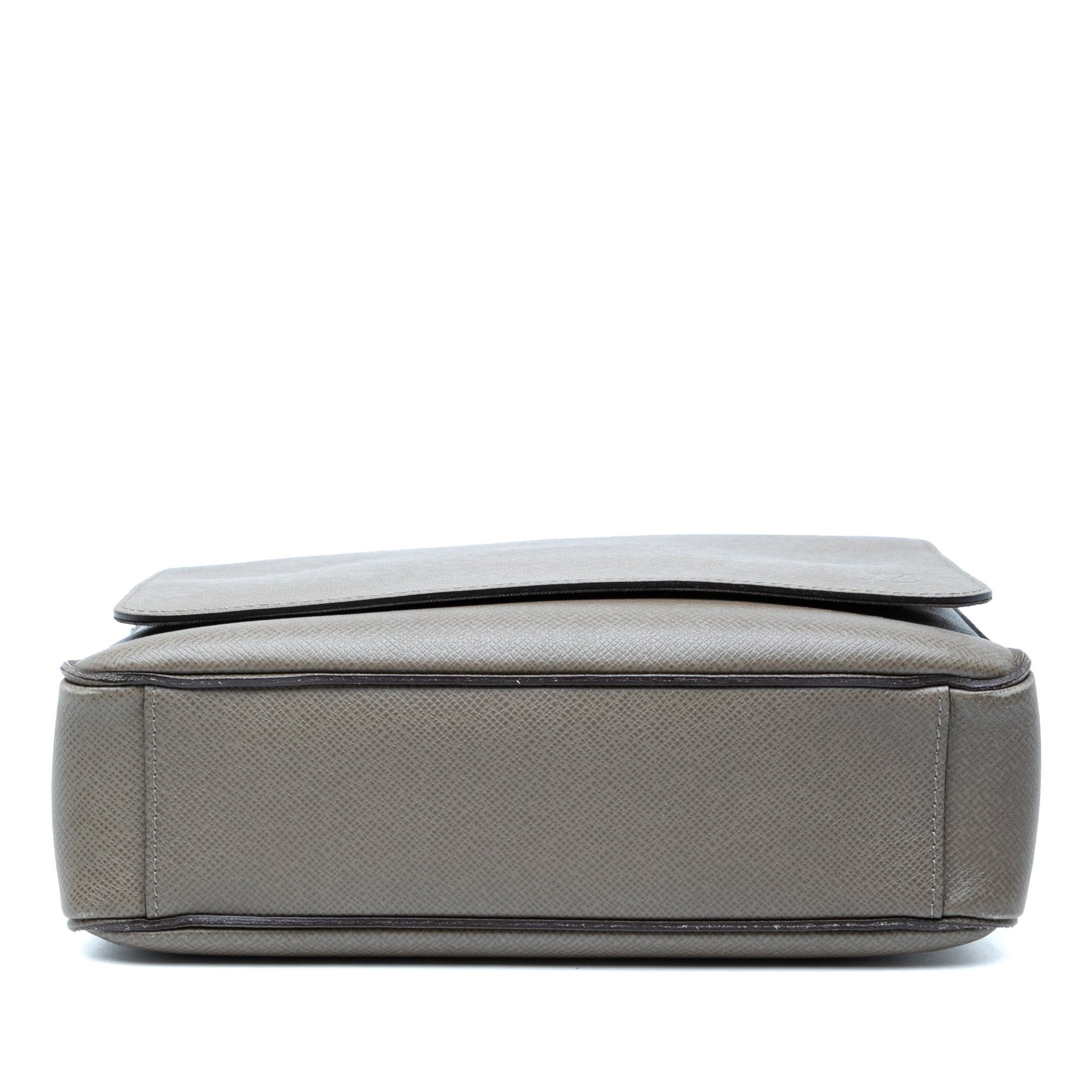 Louis Vuitton Taiga Roman PM Size ONE SIZE - 3 Thumbnail