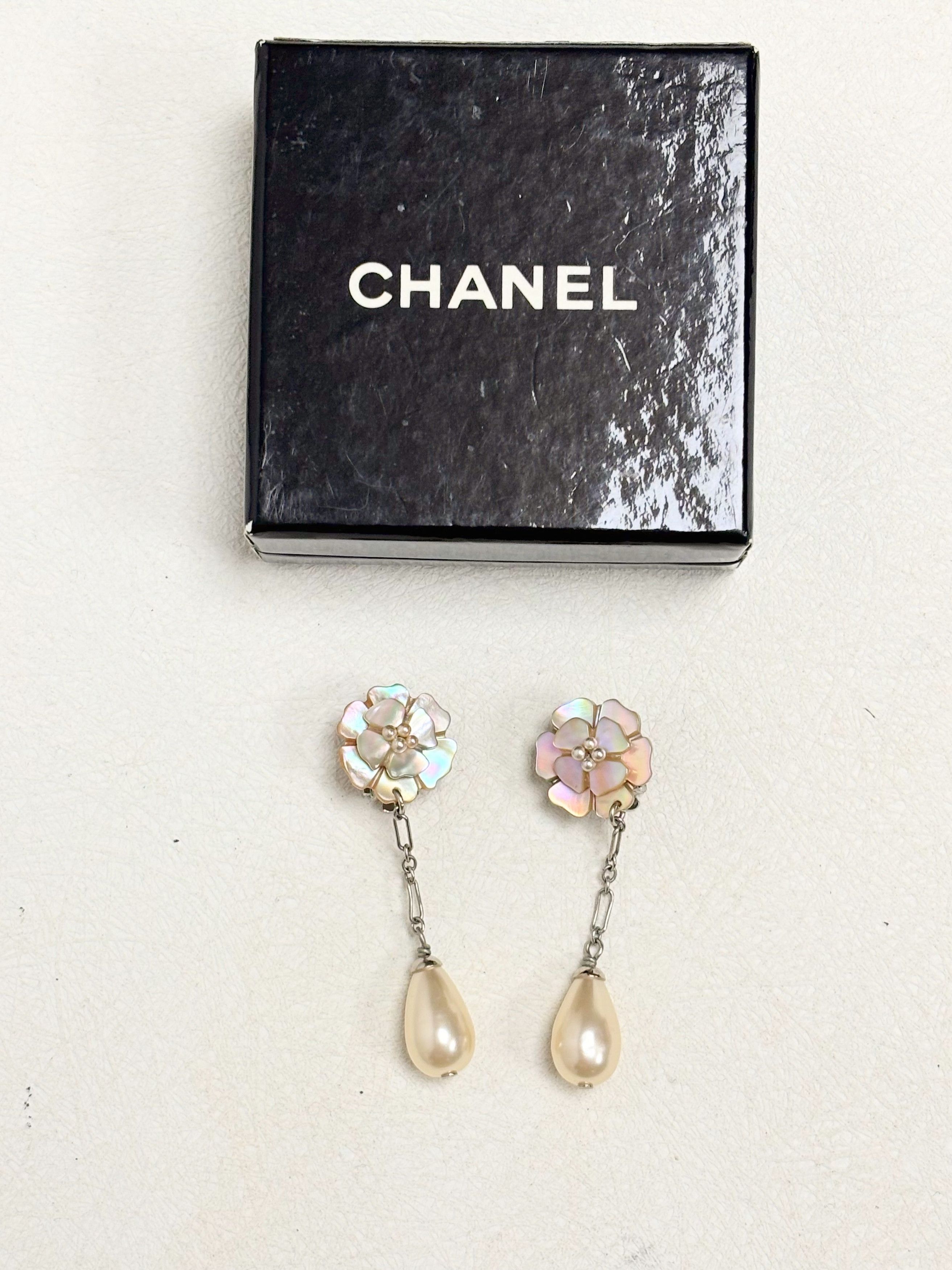 Chanel Boucles d'oreilles Camelia Size ONE SIZE - 14 Thumbnail