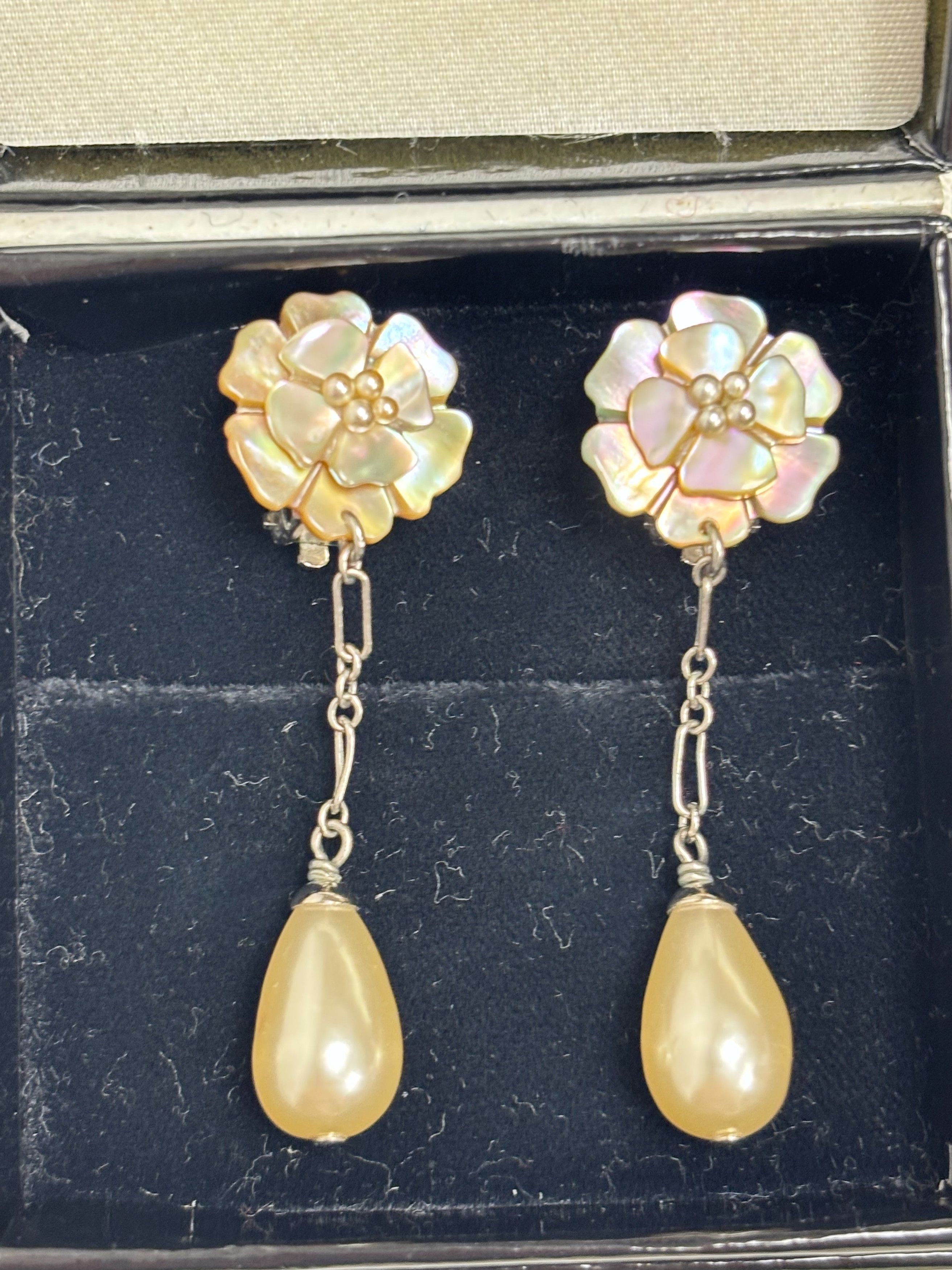Chanel Boucles d'oreilles Camelia Size ONE SIZE - 8 Thumbnail