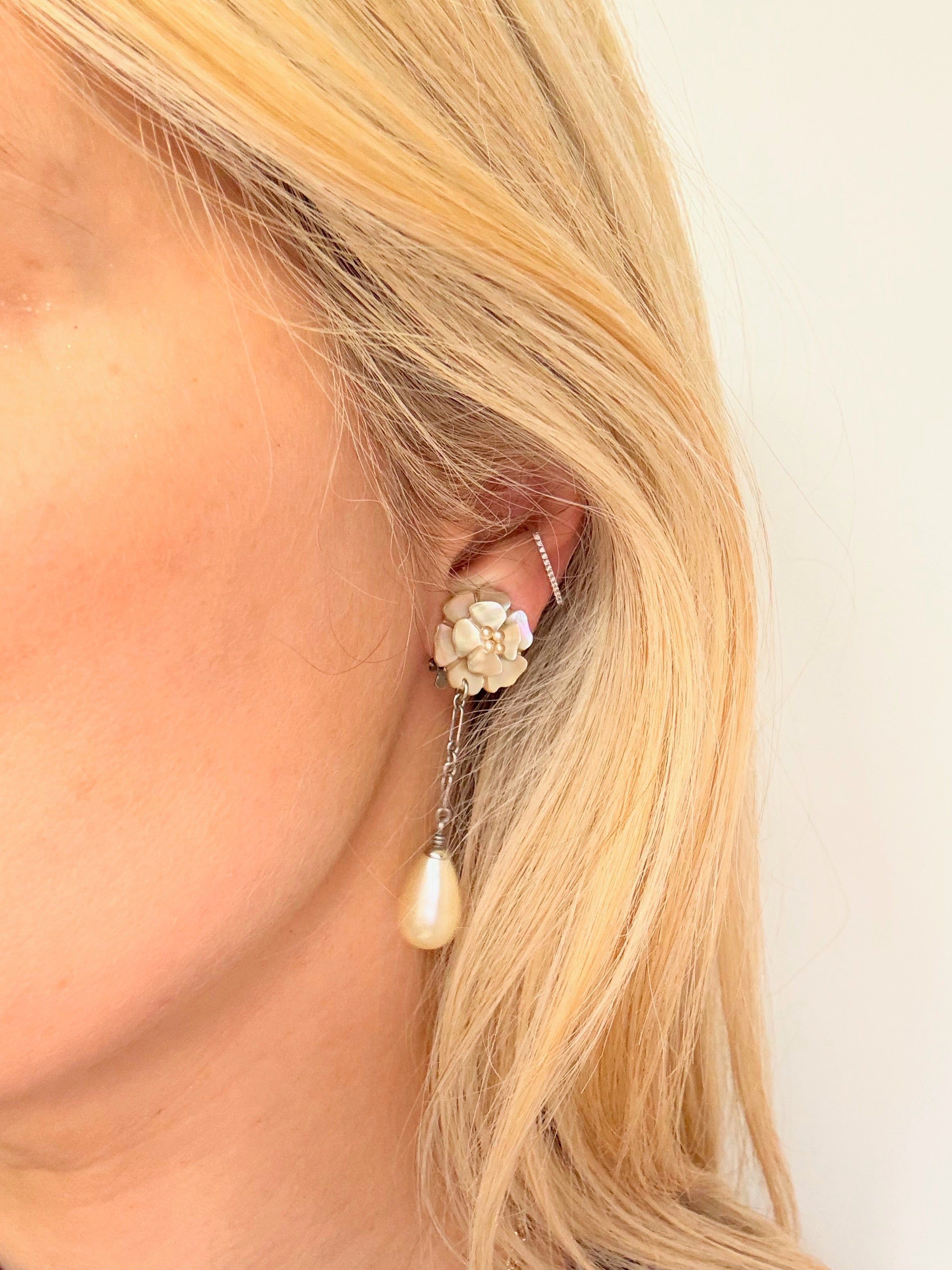 Chanel Boucles d'oreilles Camelia Size ONE SIZE - 11 Thumbnail