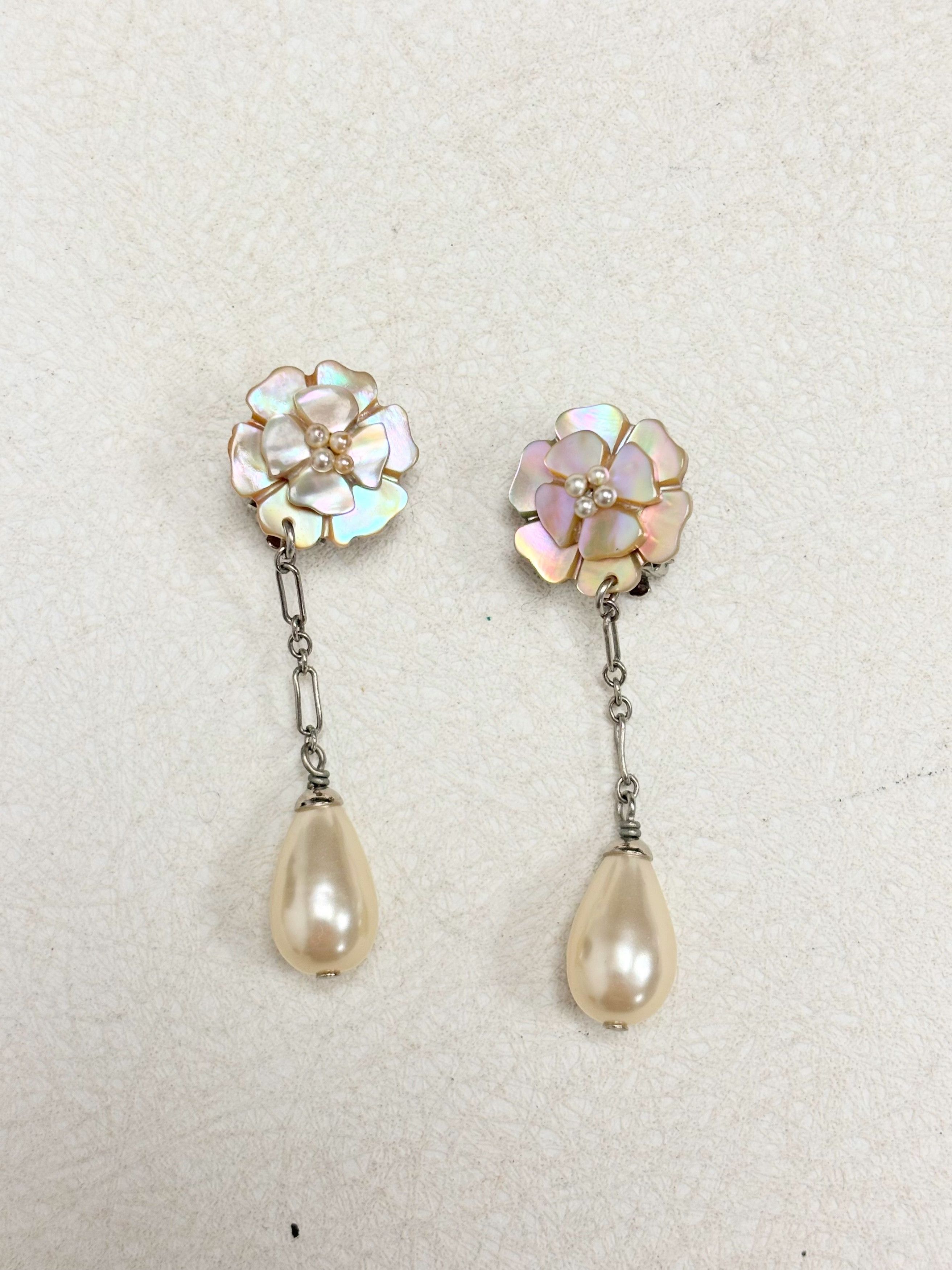 Chanel Boucles d'oreilles Camelia Size ONE SIZE - 12 Thumbnail
