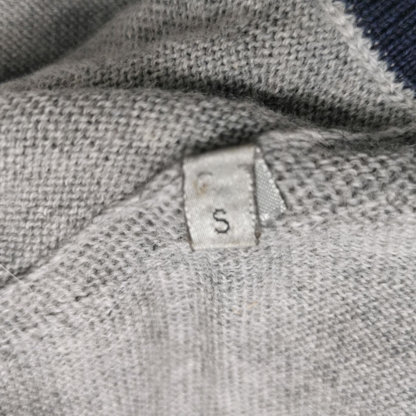 Dior Dior Contrast V-Neck Wool Sweater Size S Size US S / EU 44-46 / 1 - 6 Thumbnail
