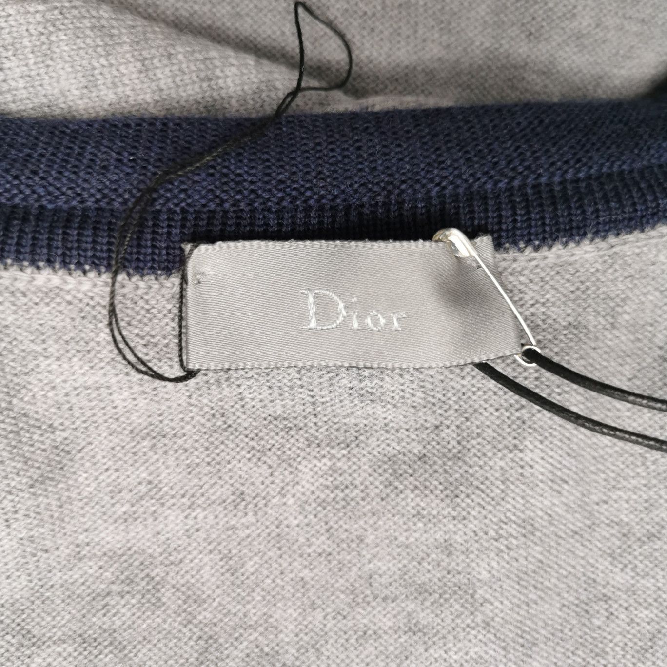Dior Dior Contrast V-Neck Wool Sweater Size S Size US S / EU 44-46 / 1 - 5 Thumbnail