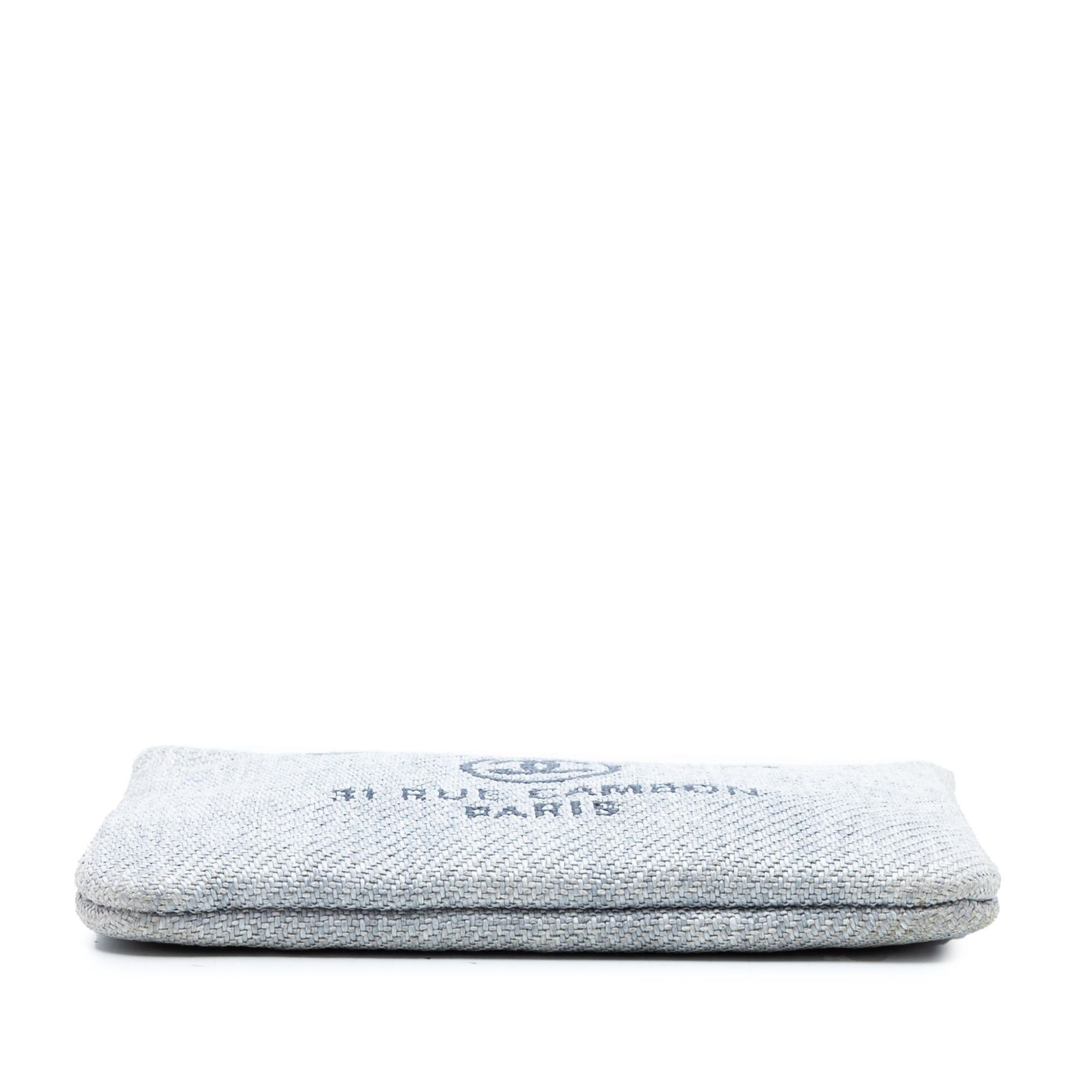 Chanel Small Denim Deauville O Case Clutch Size ONE SIZE - 3 Thumbnail