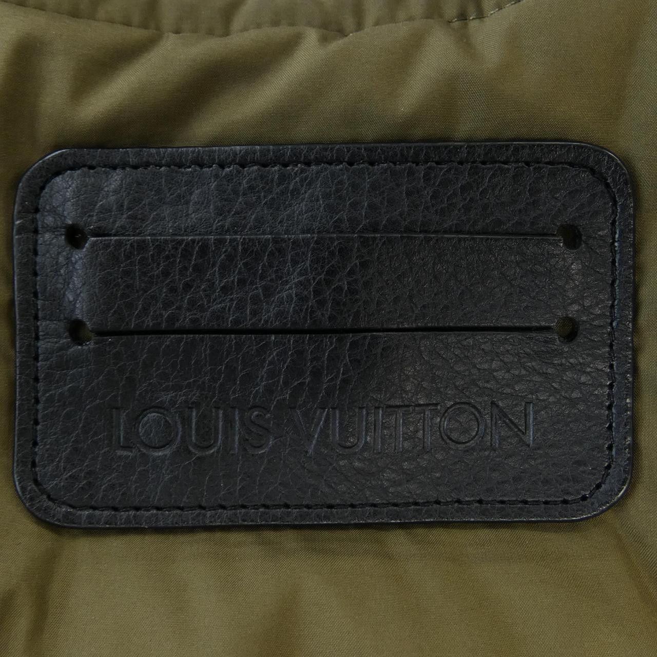 Louis Vuitton Louis Vuitton Louis Vuitton Down Jacket Textile Outerwear HFB47WGHK DUTY FREE for USA Size ONE SIZE - 4 Thumbnail