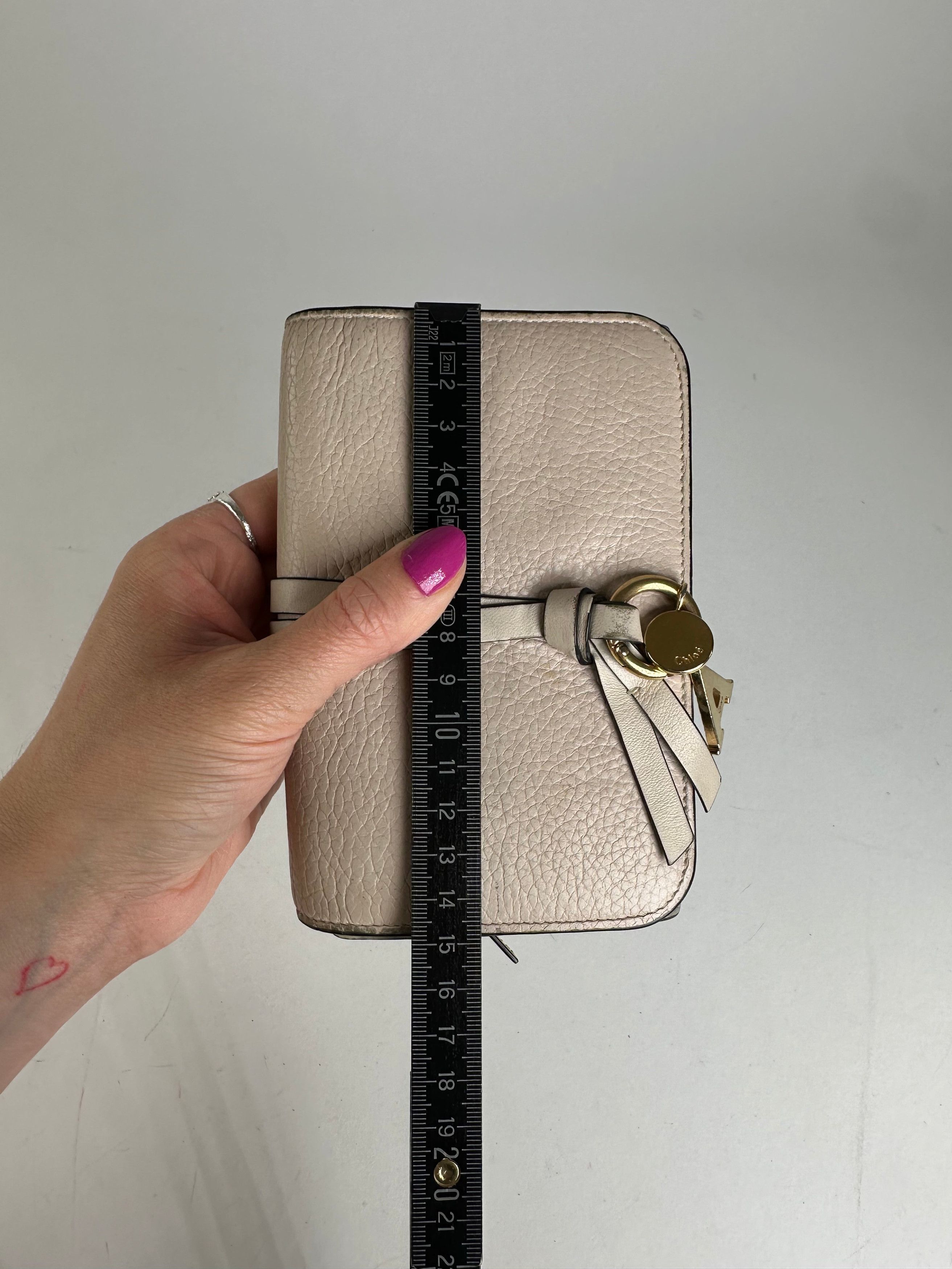 Chloe Vintage Chloé Alphabet Grained Leather Compact Wallet Nude Size ONE SIZE - 11 Thumbnail