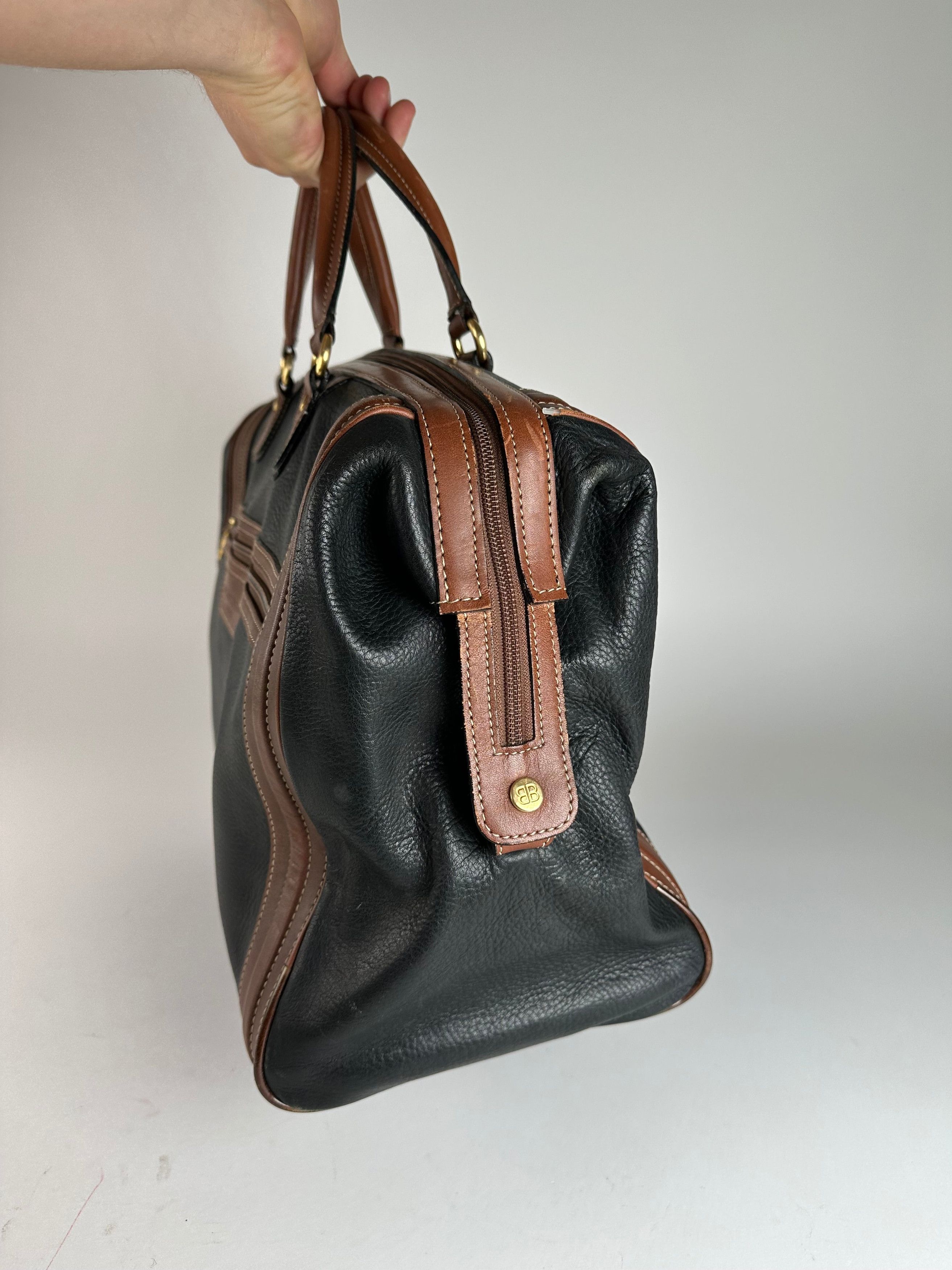 Balenciaga Vintage BB Logo Grained Leather Duffel Bag Black Tan Size ONE SIZE - 9 Thumbnail