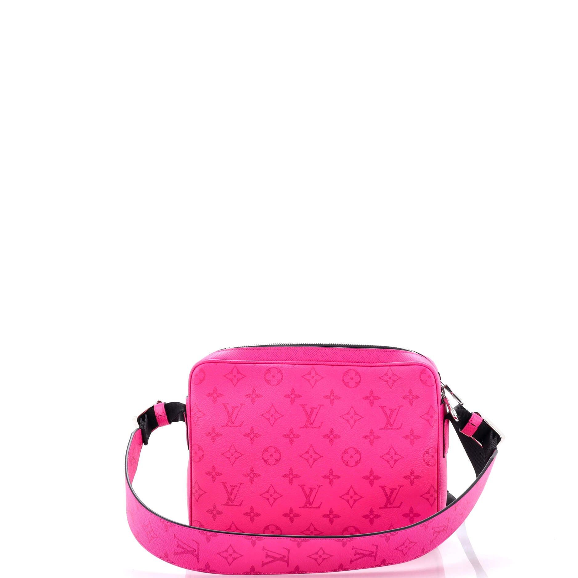 Louis Vuitton Outdoor Messenger Bag Size ONE SIZE - 3 Thumbnail