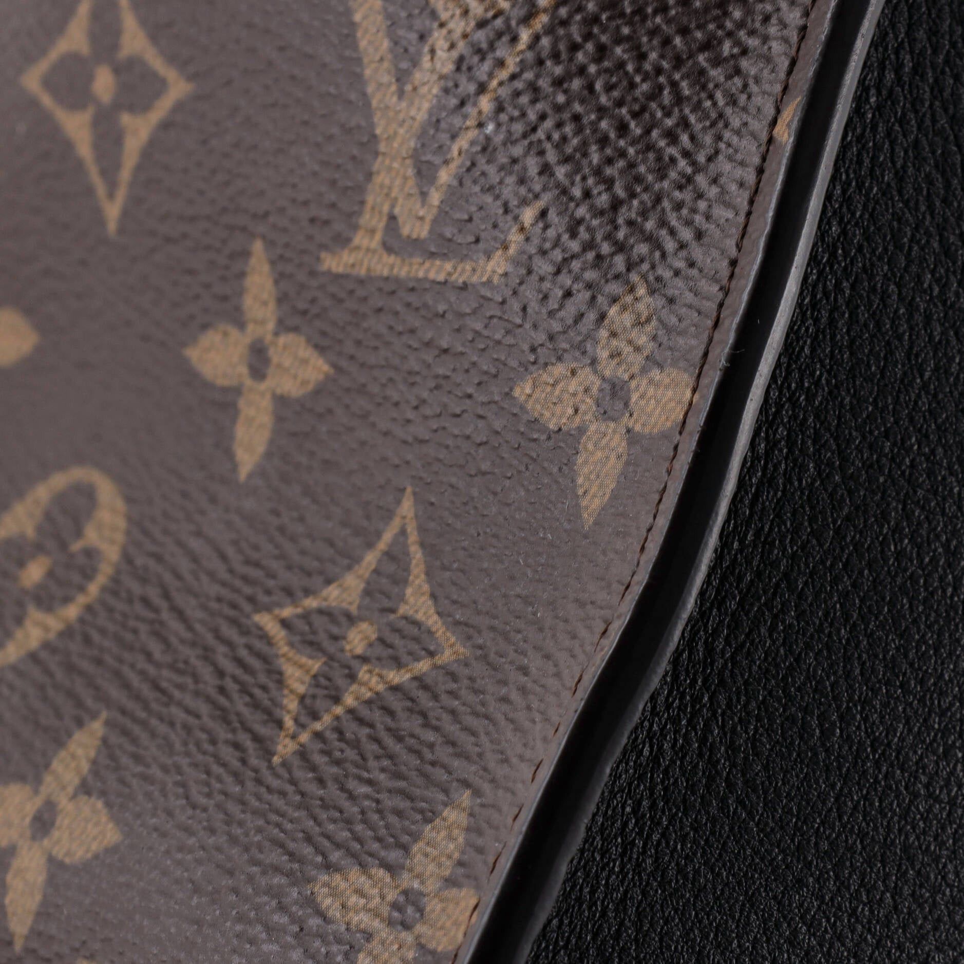 Louis Vuitton On My Side Tote Size ONE SIZE - 6 Thumbnail