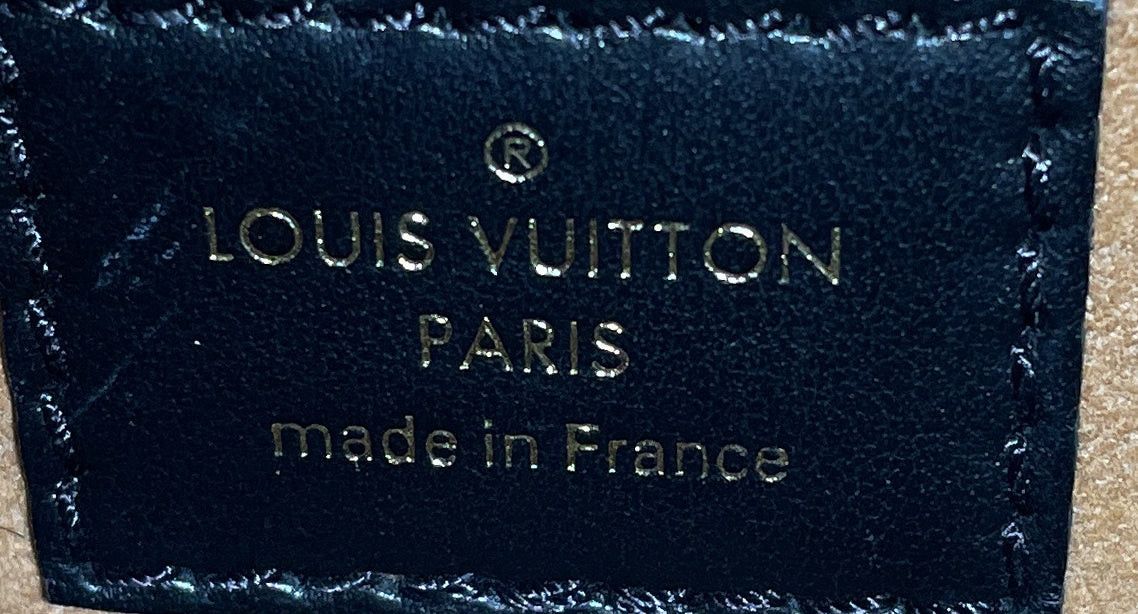 Louis Vuitton On My Side Tote Size ONE SIZE - 8 Thumbnail