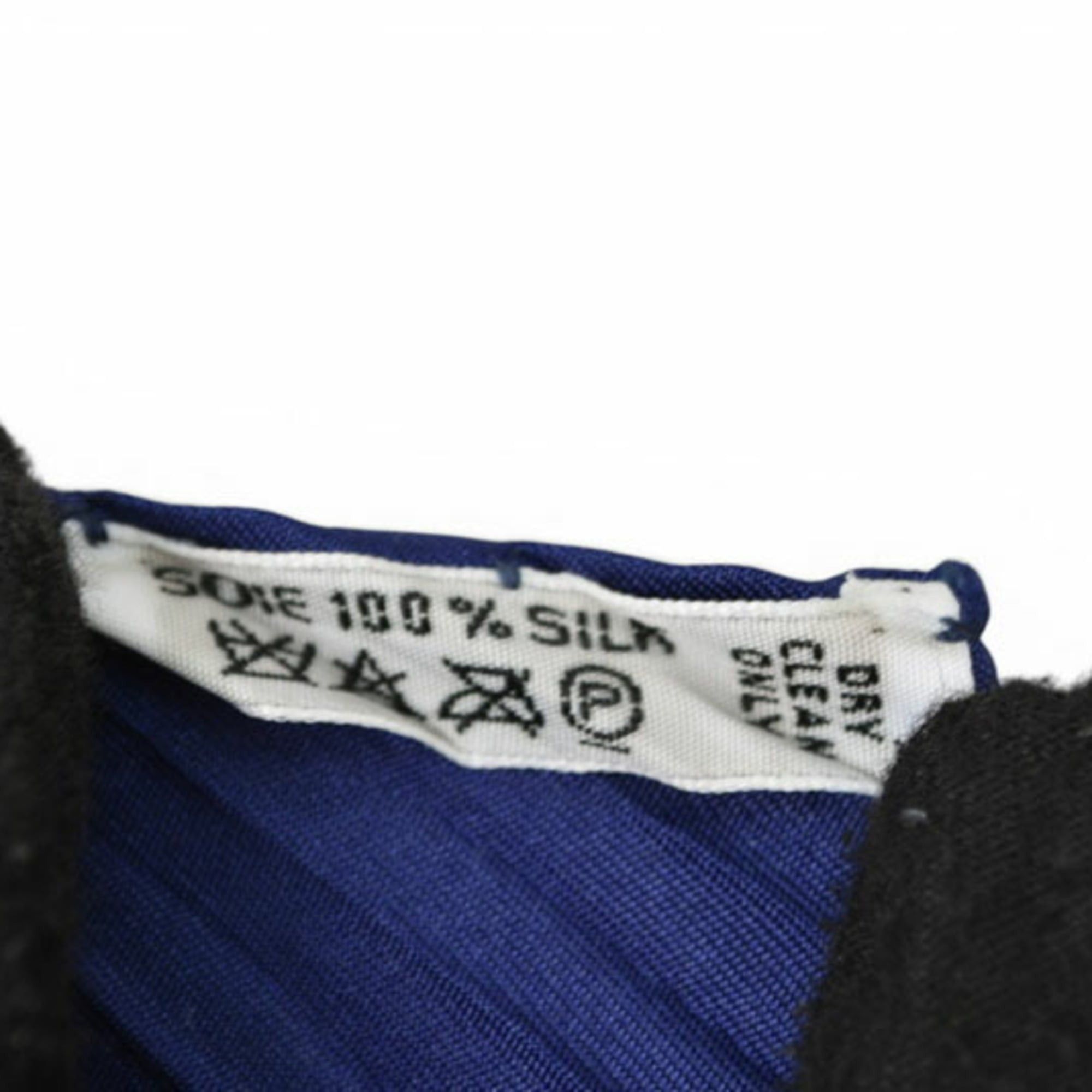 Salvatore Ferragamo Salvatore Ferragamo scarf/muffler, animal motif, leopard print, navy/cream Size ONE SIZE - 9 Thumbnail