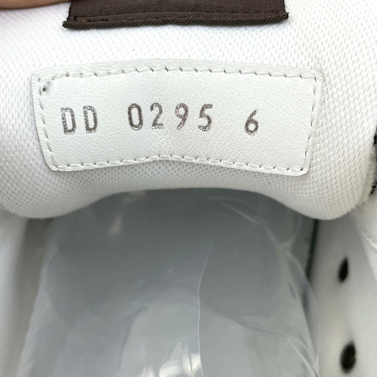Louis Vuitton Louis Vuitton Leather Lowtop Sneakers us_8 Women Size US 8 / IT 38 - 7 Thumbnail