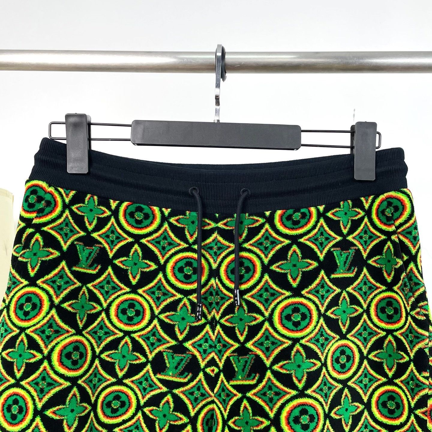 Louis Vuitton Louis Vuitton Casual Printed Casual Pants 36 Men Size US 36 / EU 52 - 2 Thumbnail