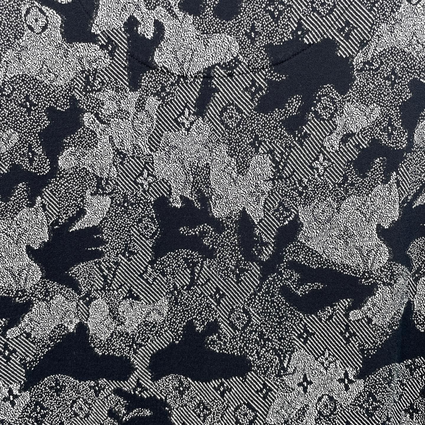 Louis Vuitton Louis Vuitton Camo T-Shirt l Men Size US L / EU 52-54 / 3 - 5 Thumbnail