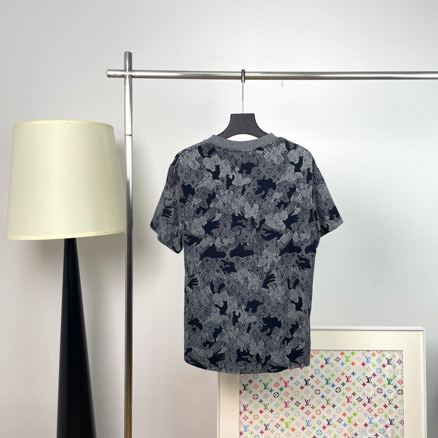 Louis Vuitton Louis Vuitton Camo T-Shirt l Men Size US L / EU 52-54 / 3 - 4 Thumbnail