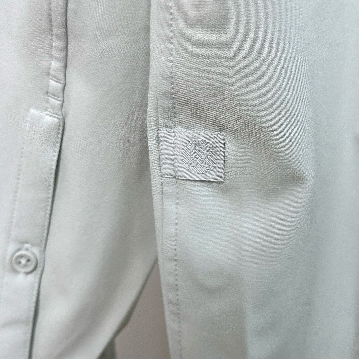 Lululemon Lululemon Casual Button Up M Women Size M / US 6-8 / IT 42-44 - 3 Thumbnail
