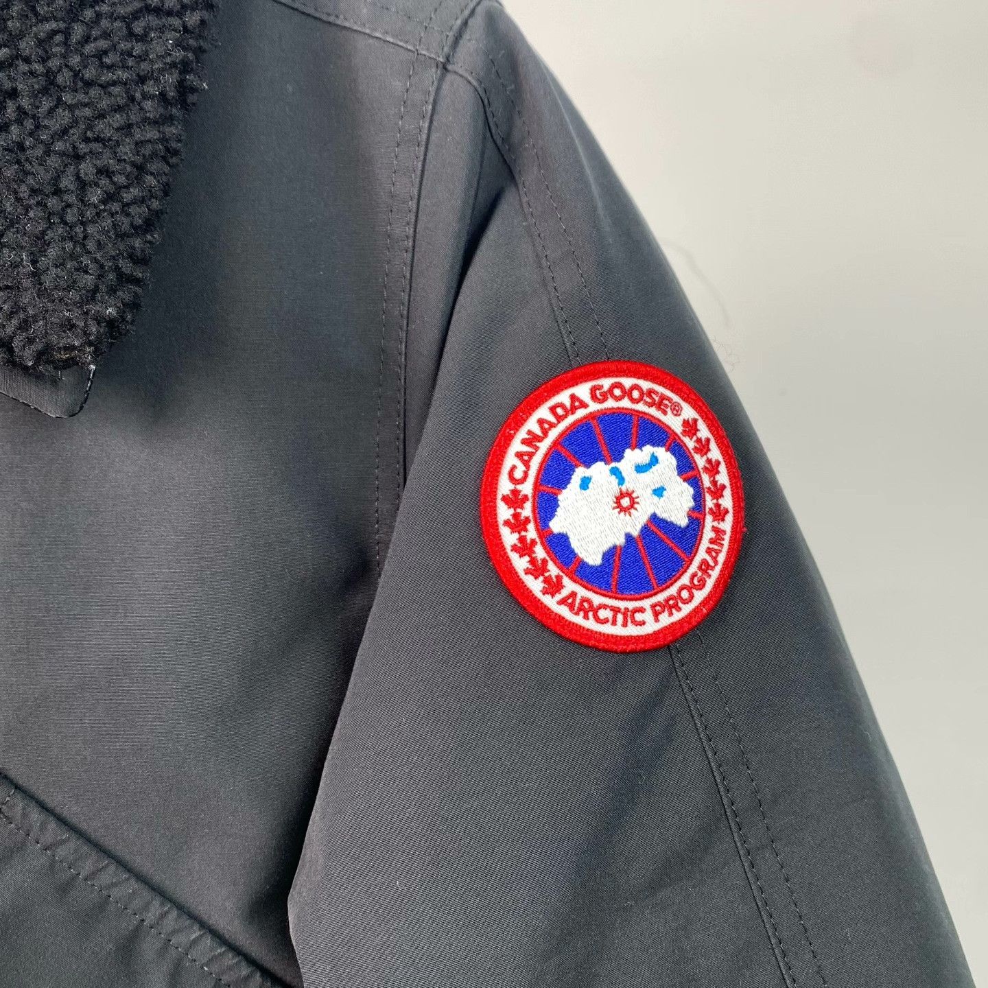 Canada Goose Canada Goose Light Jacket xs Men Size US XS / EU 42 / 0 - 4 Thumbnail