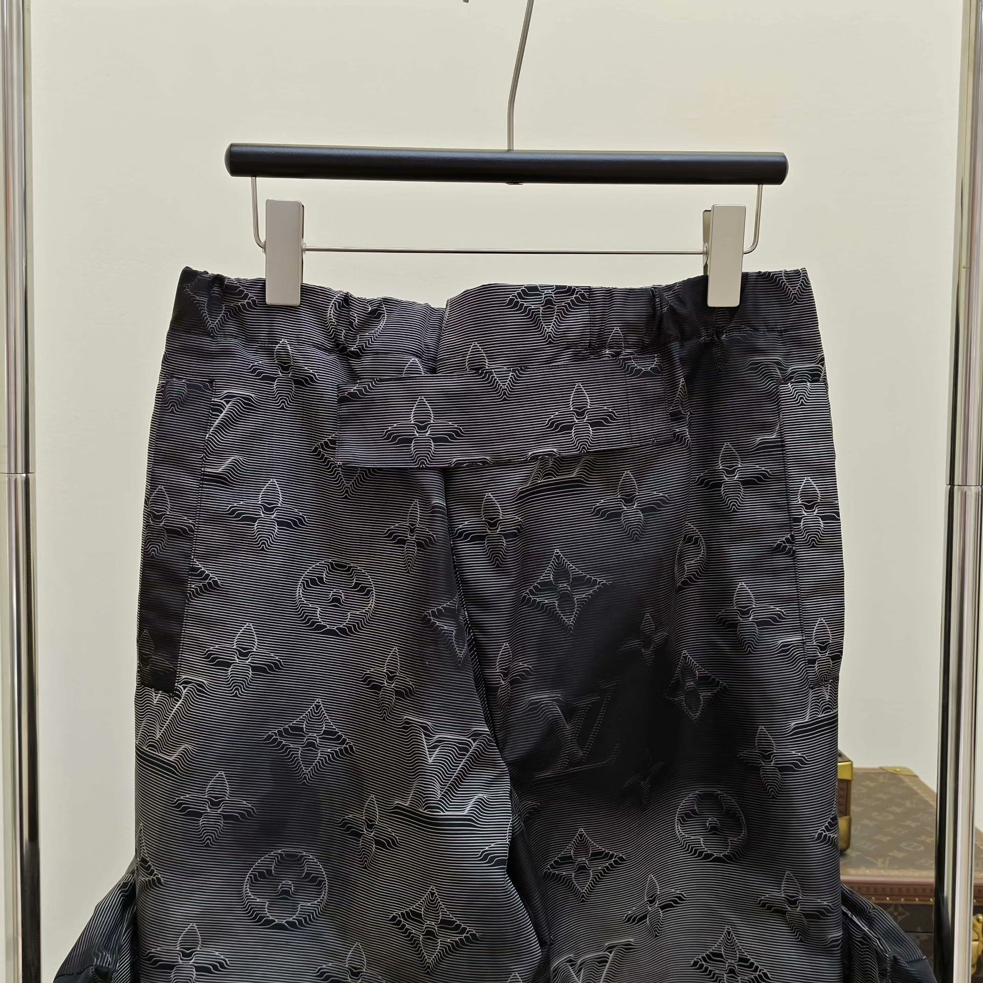 Louis Vuitton Louis Vuitton Straight Gray Casual Pants 30 Men Size US 30 / EU 46 - 3 Thumbnail