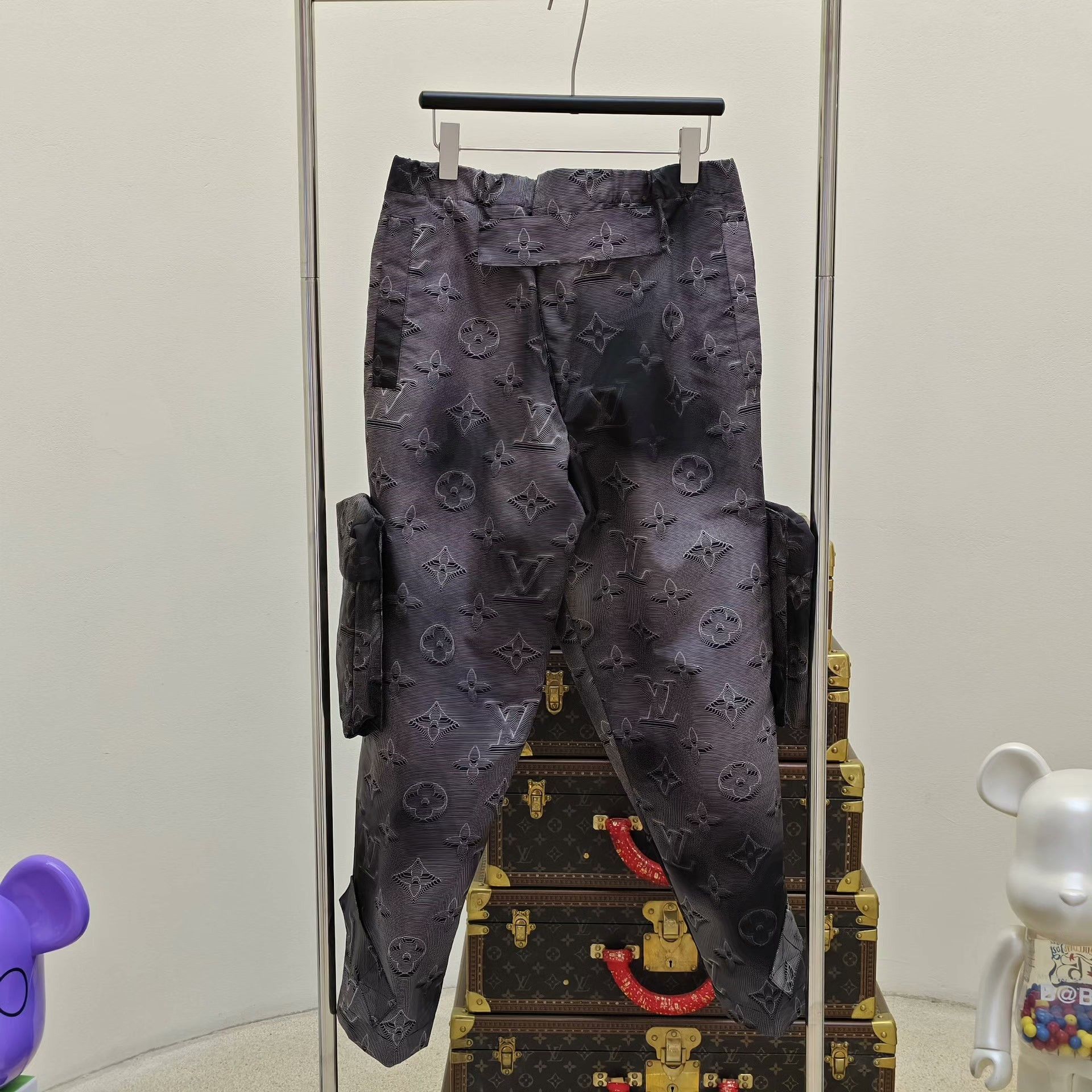 Louis Vuitton Louis Vuitton Straight Gray Casual Pants 30 Men Size US 30 / EU 46 - 4 Thumbnail