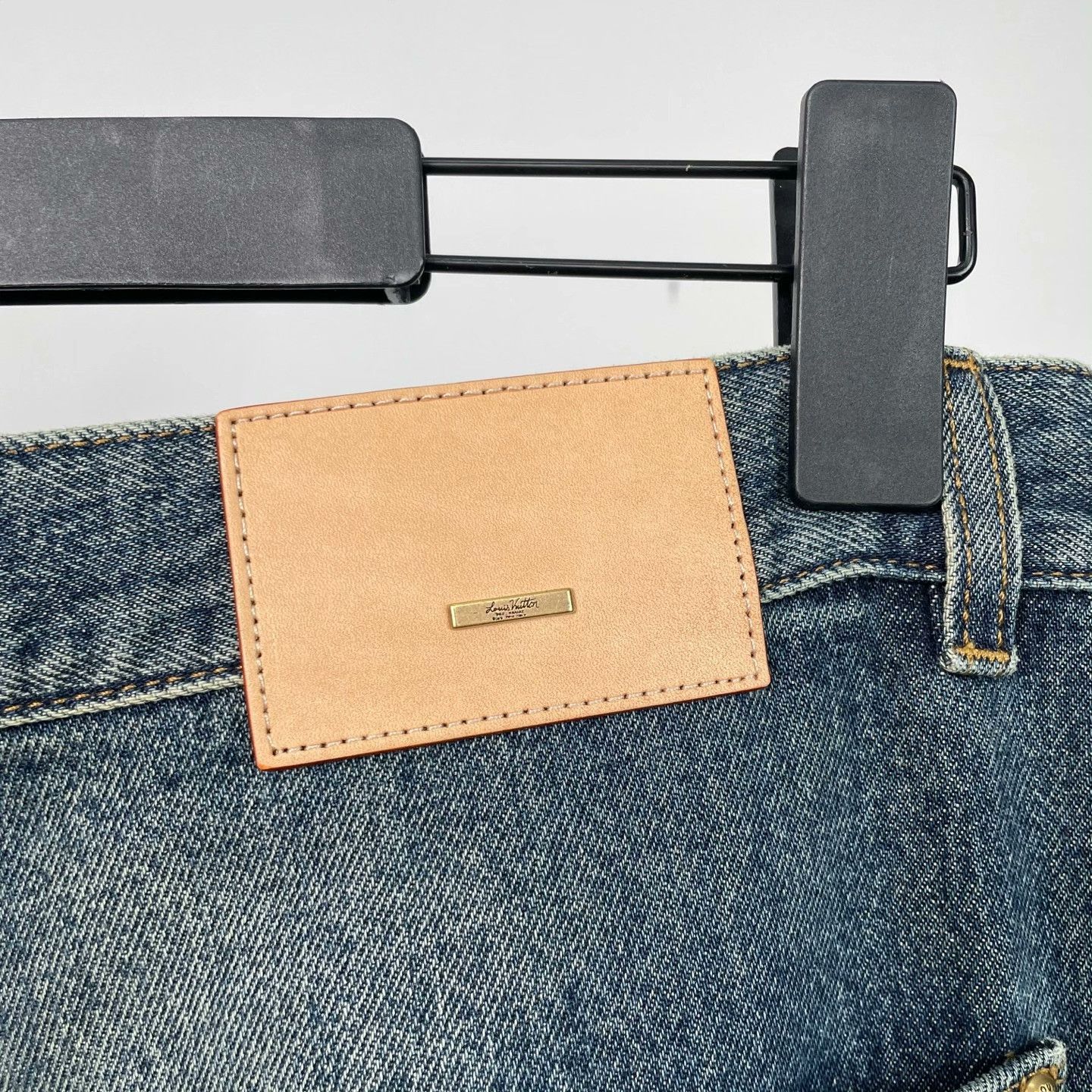 Louis Vuitton Louis Vuitton Retro Oversized Denim Jeans 32 Men Size US 32 / EU 48 - 4 Thumbnail
