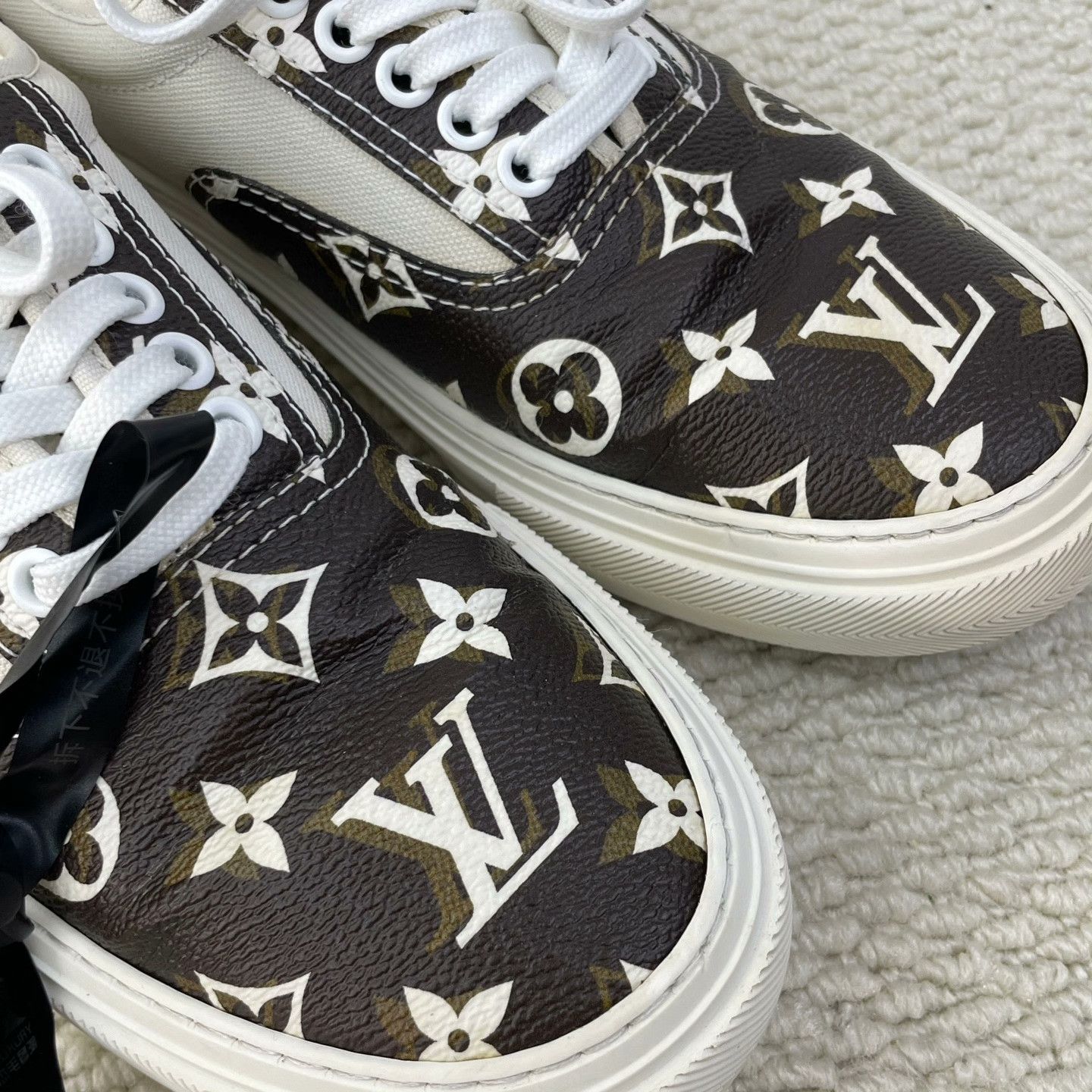 Louis Vuitton Louis Vuitton Lowtop Sneakers 7 Men Size US 7 / EU 40 - 4 Thumbnail
