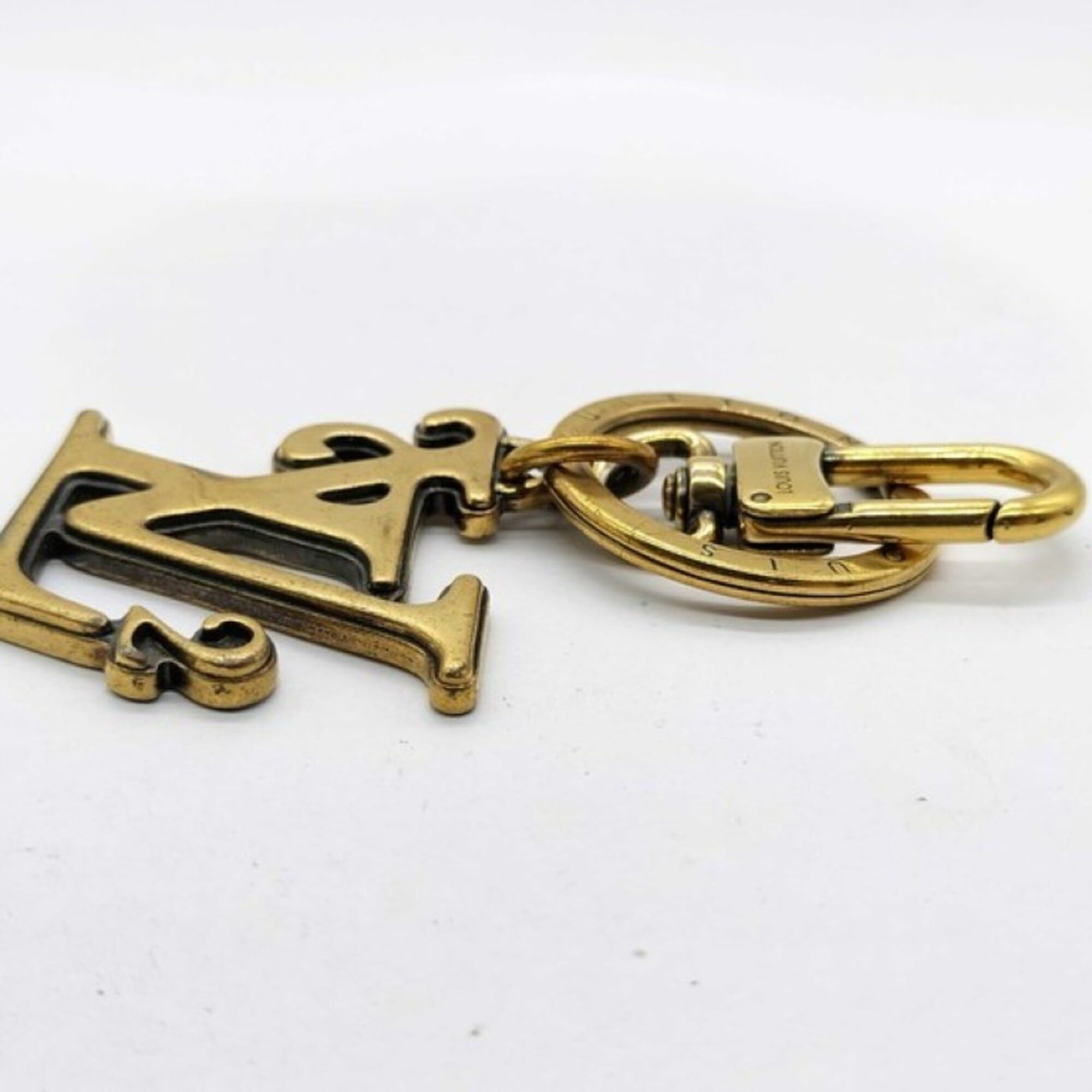 Louis Vuitton Louis Vuitton Keychain Portefeuille Squared LV MP2715 Gold Metal Unisex Bag Charm Size ONE SIZE - 2 Thumbnail