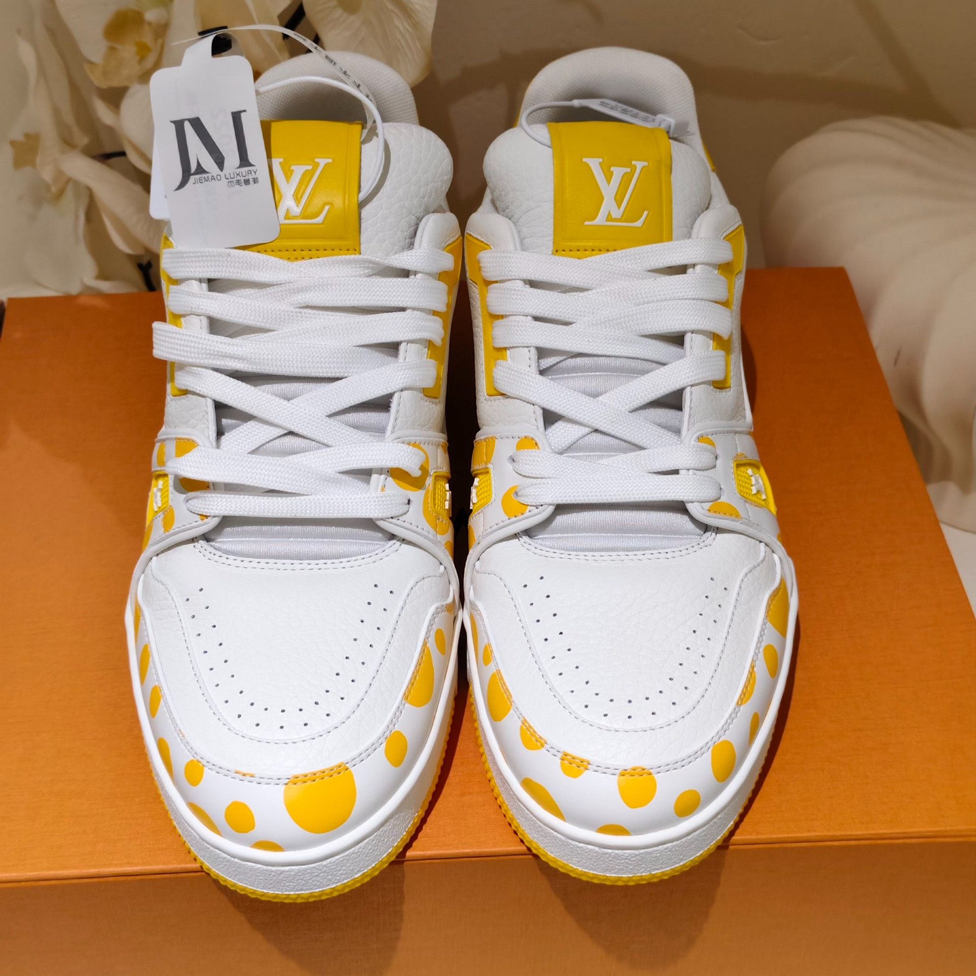 Louis Vuitton Louis Vuitton Lowtop Sneakers Men Size US 8 / EU 41 - 4 Thumbnail