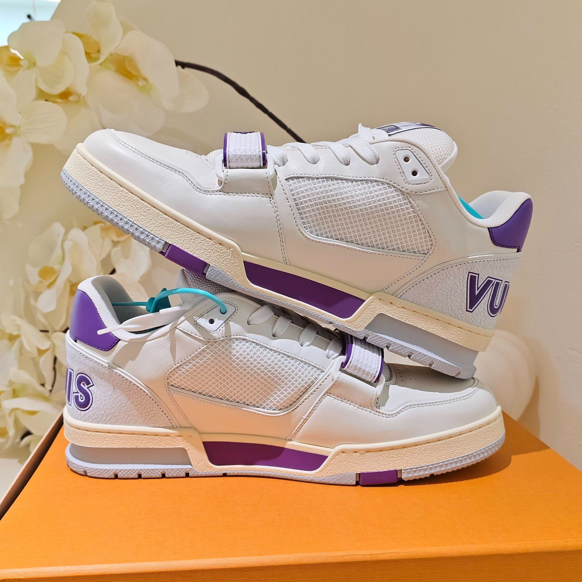 Louis Vuitton Louis Vuitton Training White Lowtop Sneakers Men Size US 8 / EU 41 - 4 Thumbnail